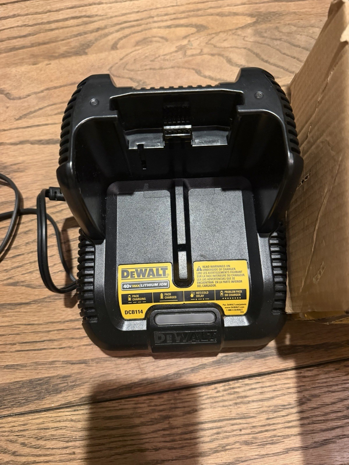 Dewalt DCB114 40v Max Li-Ion Battery Charger