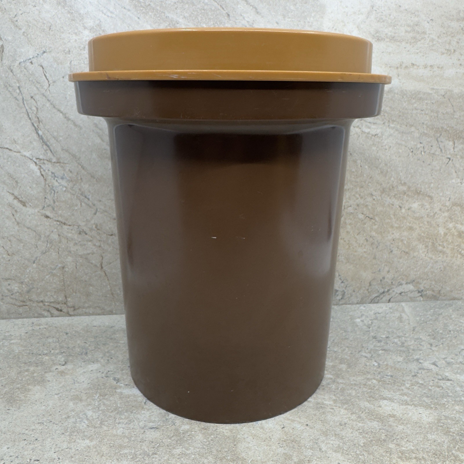 Rubbermaid Harvest Mushroom Stacking Vintage FREE SHIPPING Ships in 24hrs