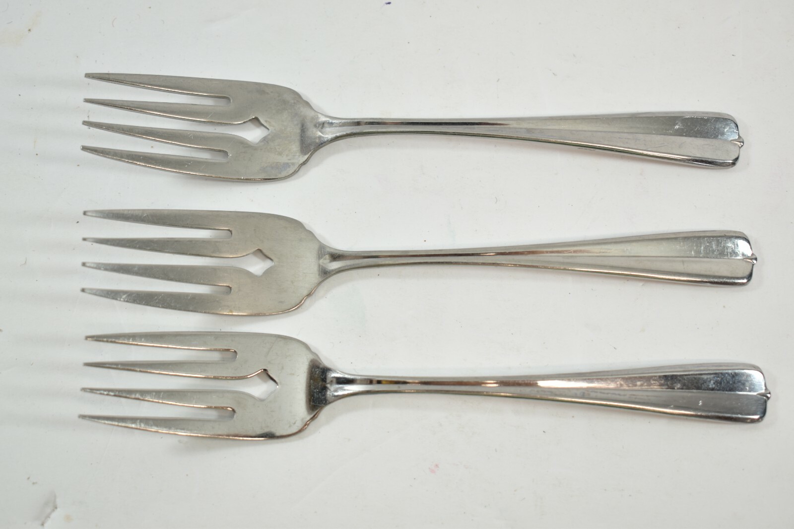 3 ONEIDA GALA IMPULSE SALAD FORKS 6 3/8″ GLOSSY USA