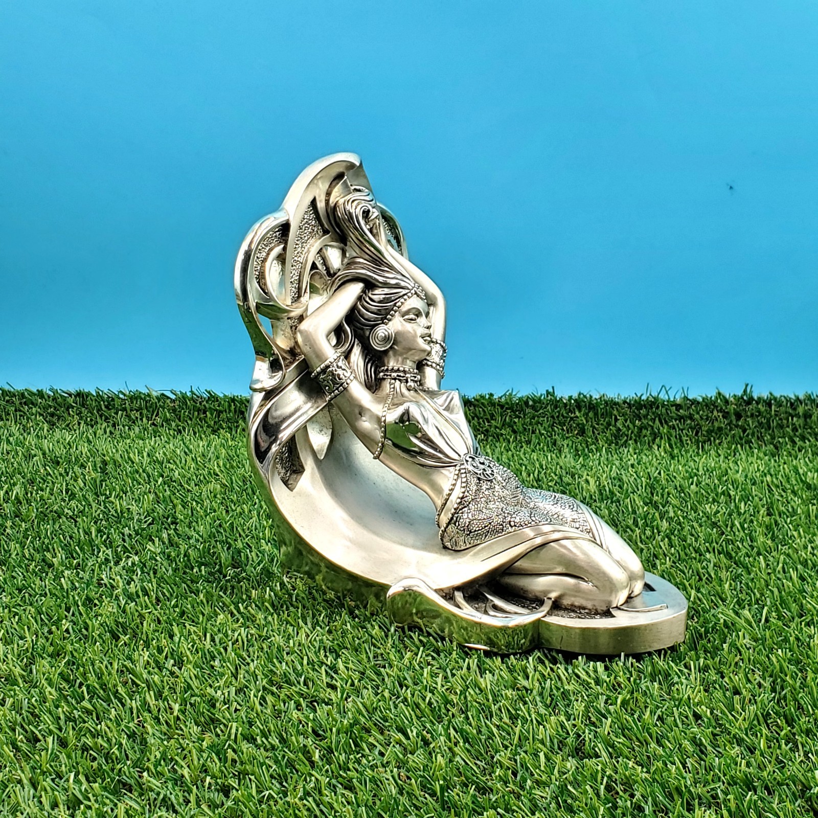 (1) Made In Italy Recuerdo Silver Painted 2.9lb Woman Bookend 7½”×7½”×5″ *FLAWS