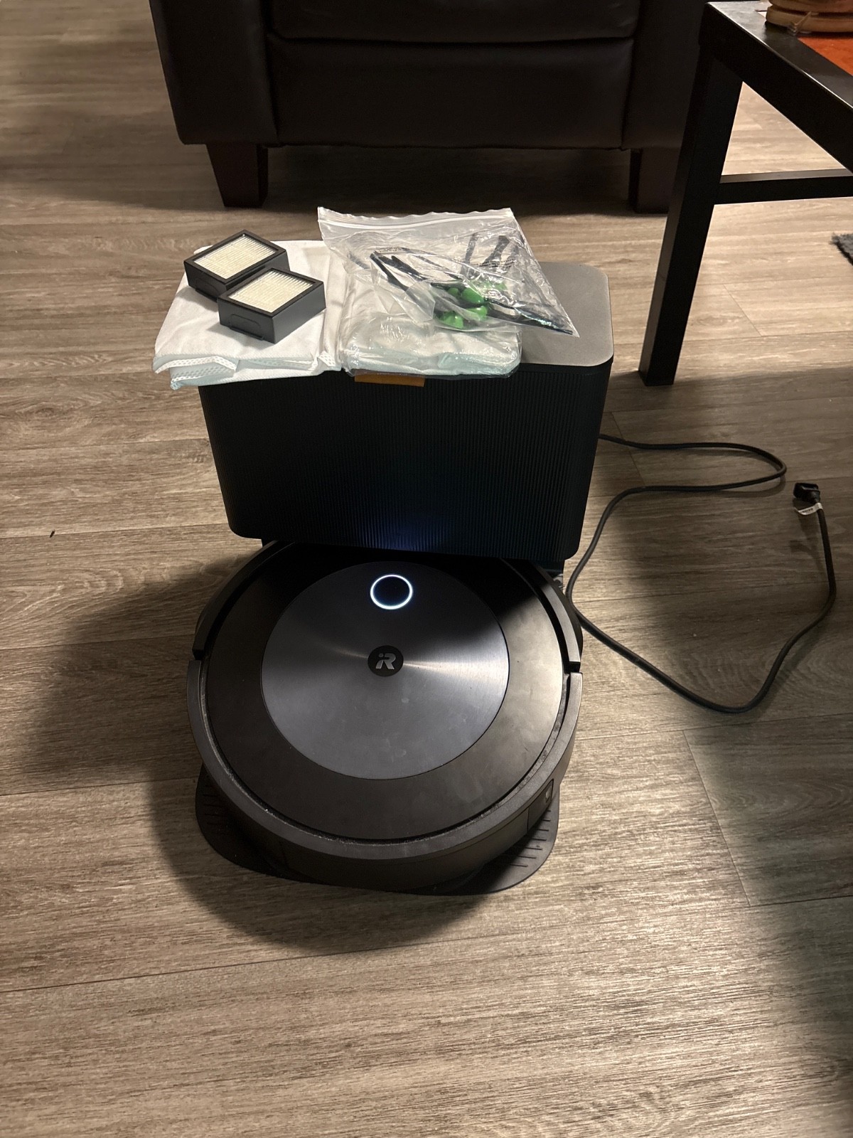 Roomba J7+ (Plus) 7550 Self-Emptying Robot Vacuum And Base with Extras!