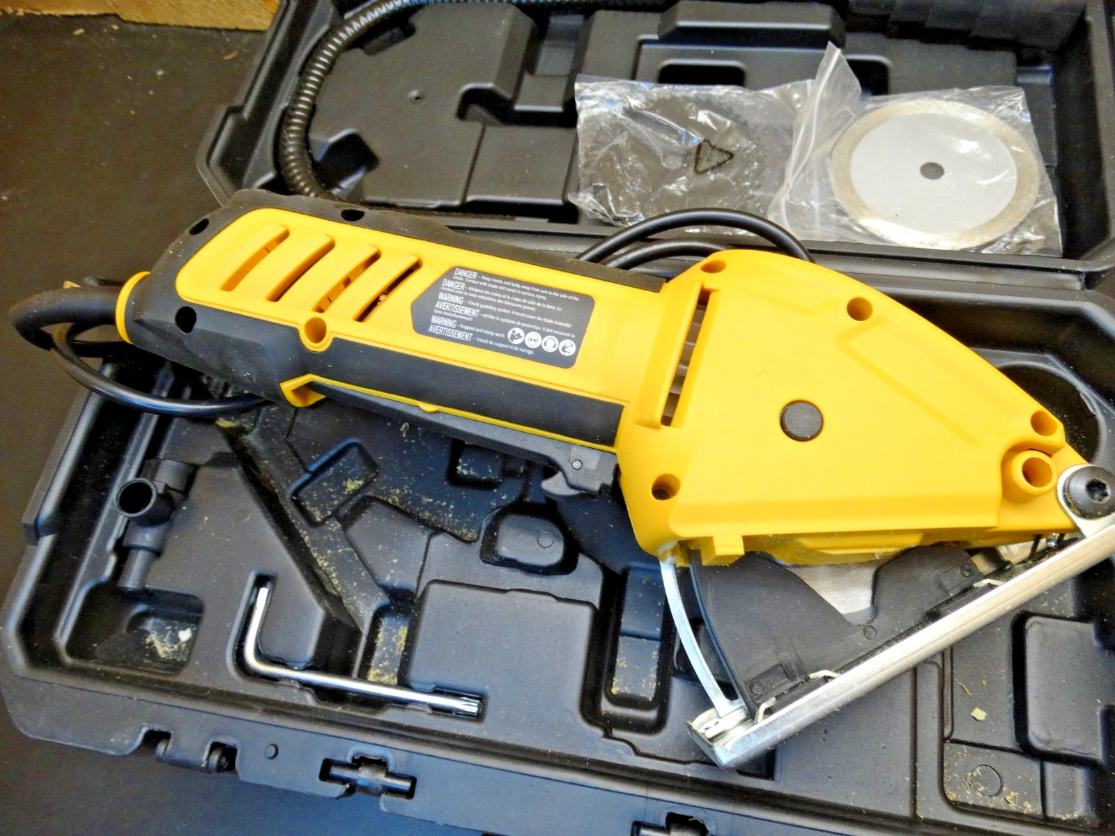 RotoRazer RZ120 Corded 26mm Cutting Depth Circular Saw with Case & Extra Blades