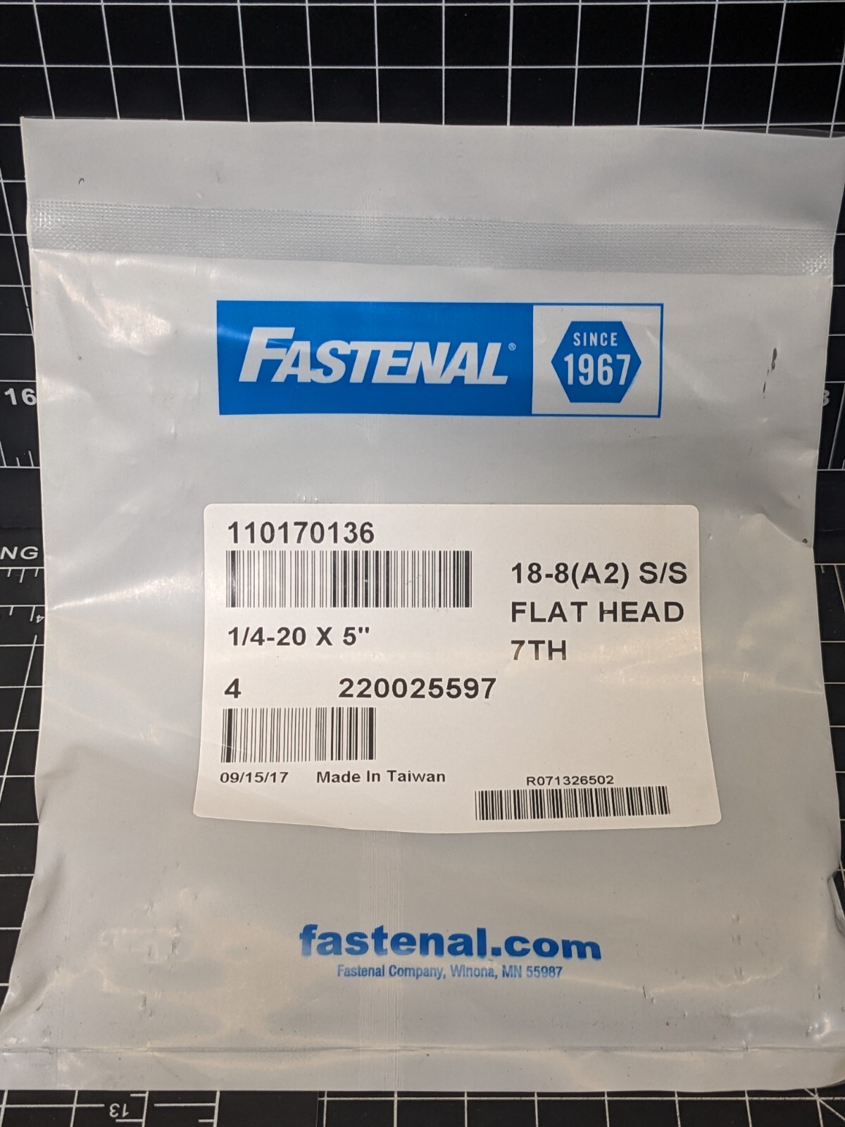 Fastenal 110170136 1/4″-20 x 5″ Phillips 18-8 Stainless Steel Machine Screw