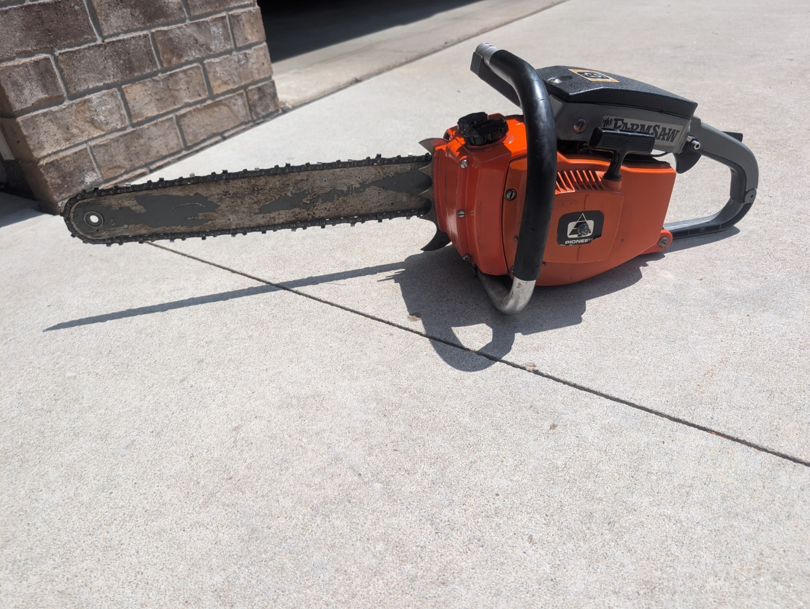 Pioneer Farmsaw Chainsaw- 66 cc – Runs Doesn’t Oil – Free Shipping