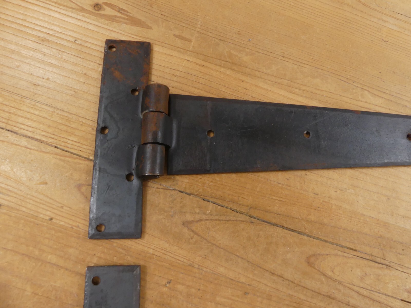 6 LARGE Strap T Hinges 18″ Tee Hand Barn Rustic Door Iron Arrow **SOME RUST**