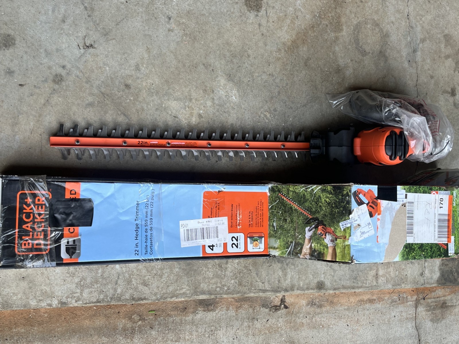 Black & Decker BEHT350 20″ Electric Hedge Trimmer 4-Amp Corded – OPEN BOX