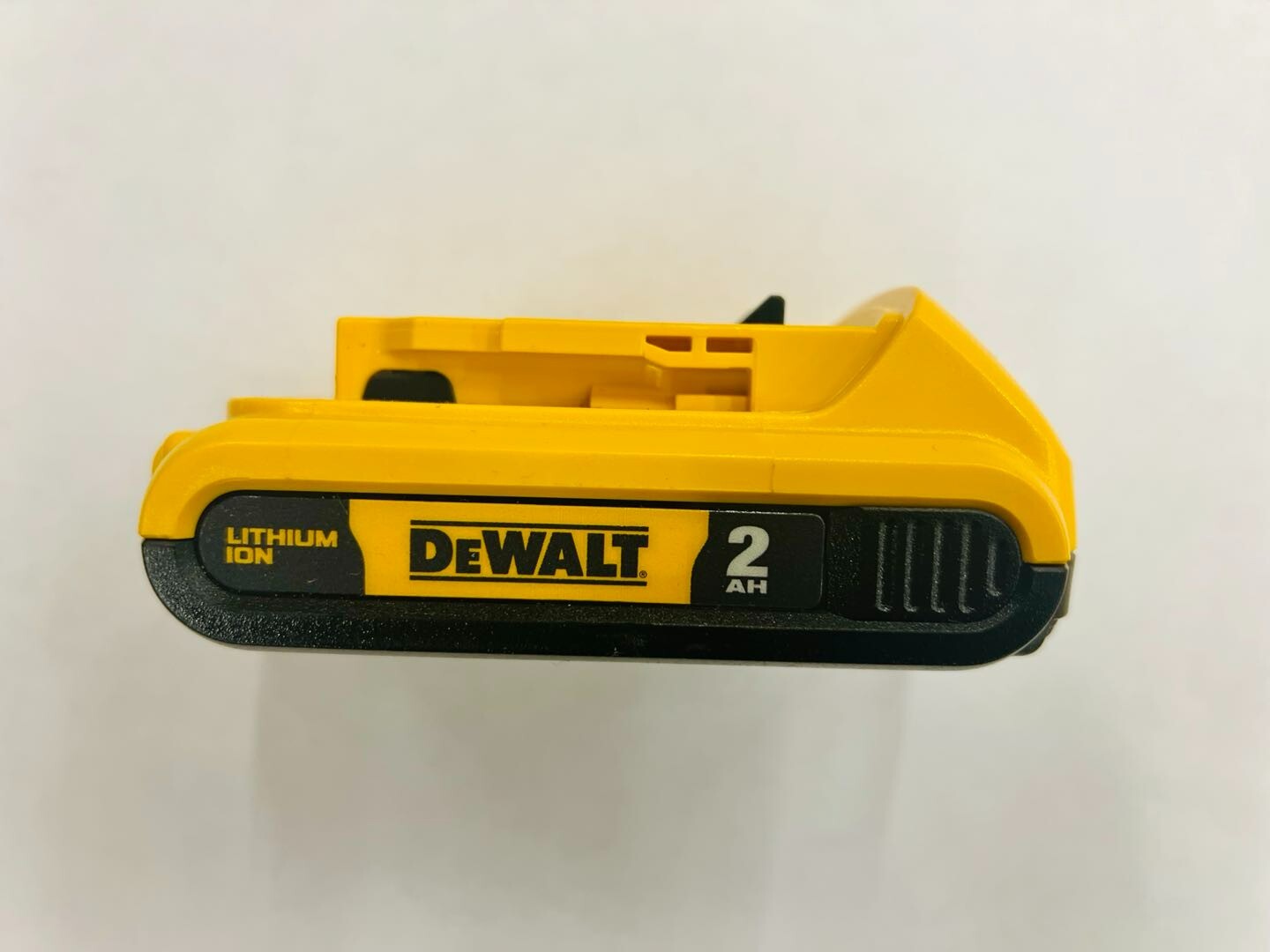 **New**DeWALT DCB203 20V Max 2.0Ah Compact Lithium Ion Battery Geniuen