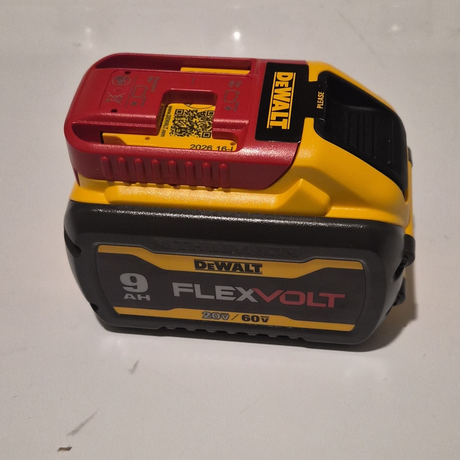 DEWALT DCB609 FLEXVOLT 9Ah 20V/60V Li-Ion Battery Pack Yellow