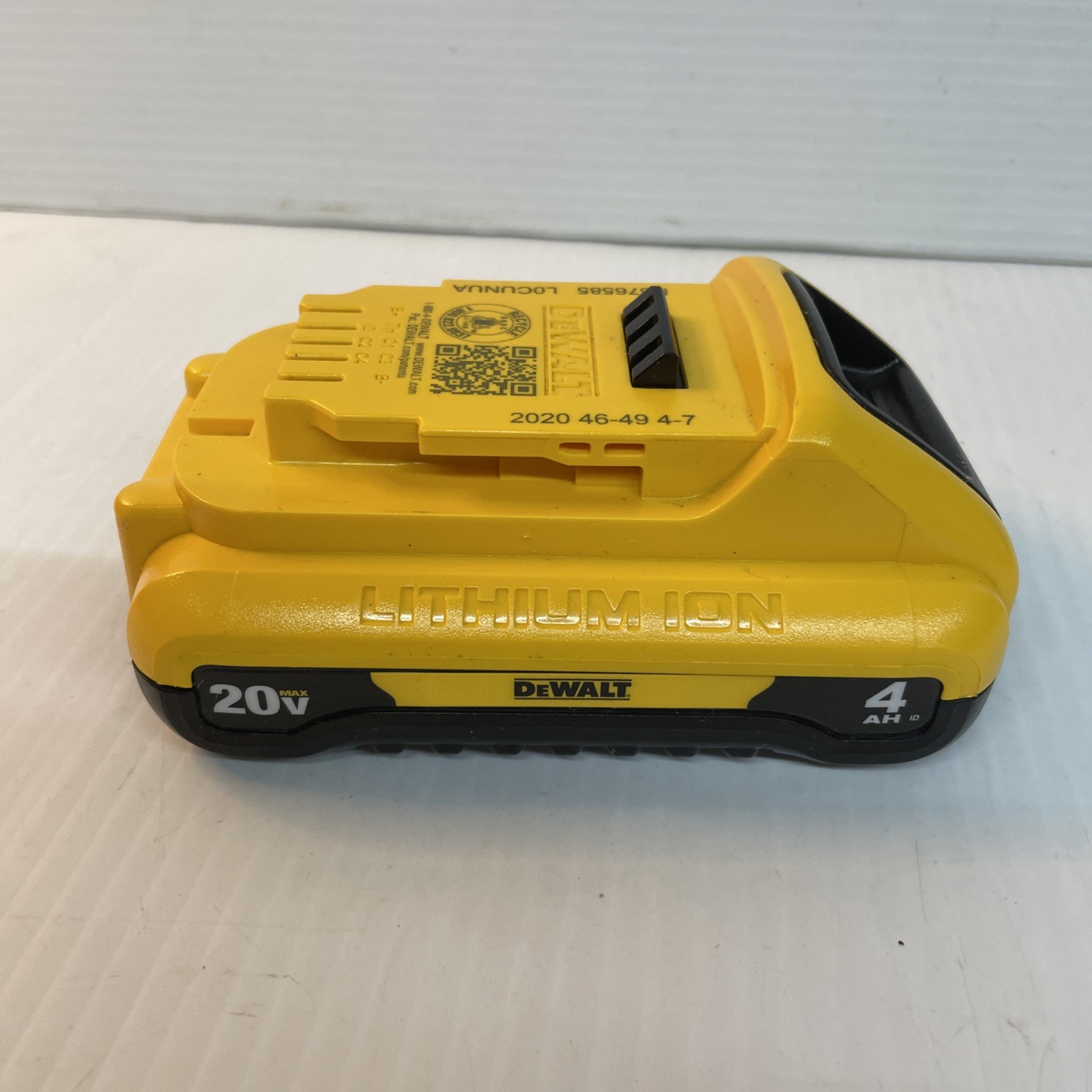 DEWALT 20V MAX Lithium-Ion 4.0Ah Battery – Charger NOT included – Pre Owned