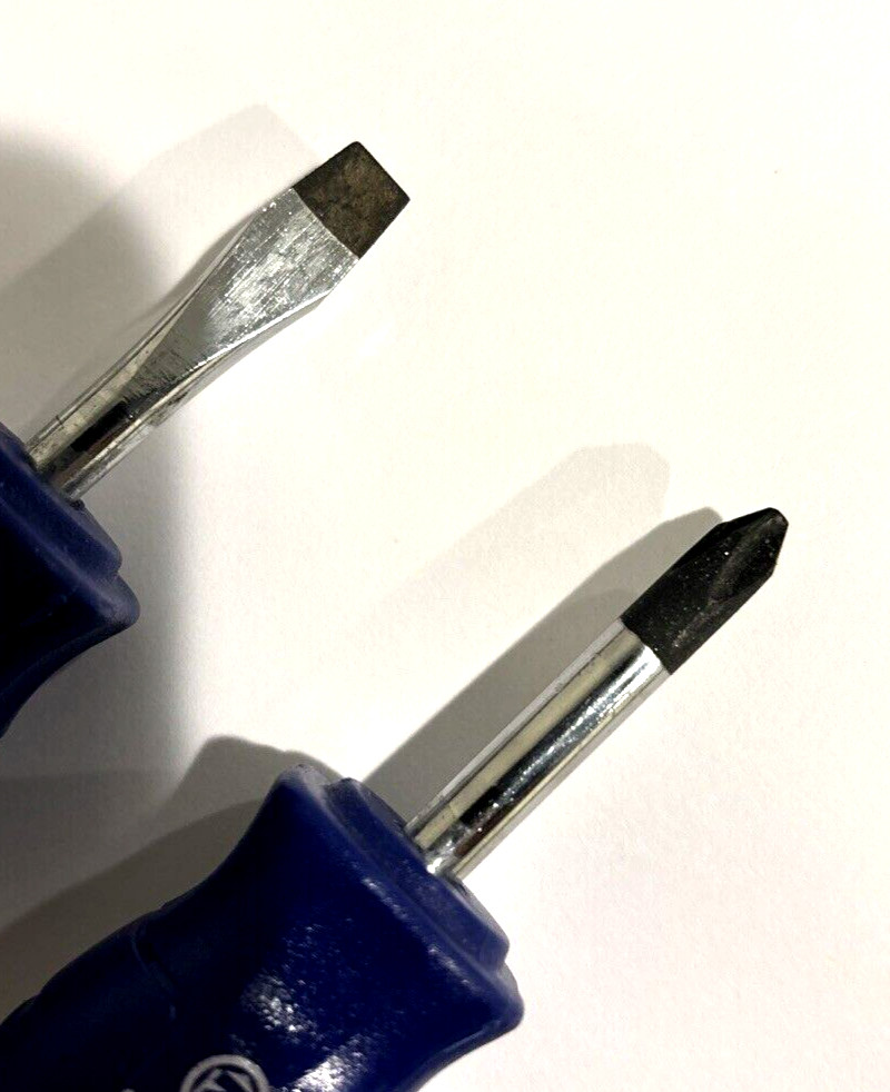 Kobalt Stubby 1.5″ Screwdriver set Magnetic Tip, Flat head 1/4″ , Phillips #2