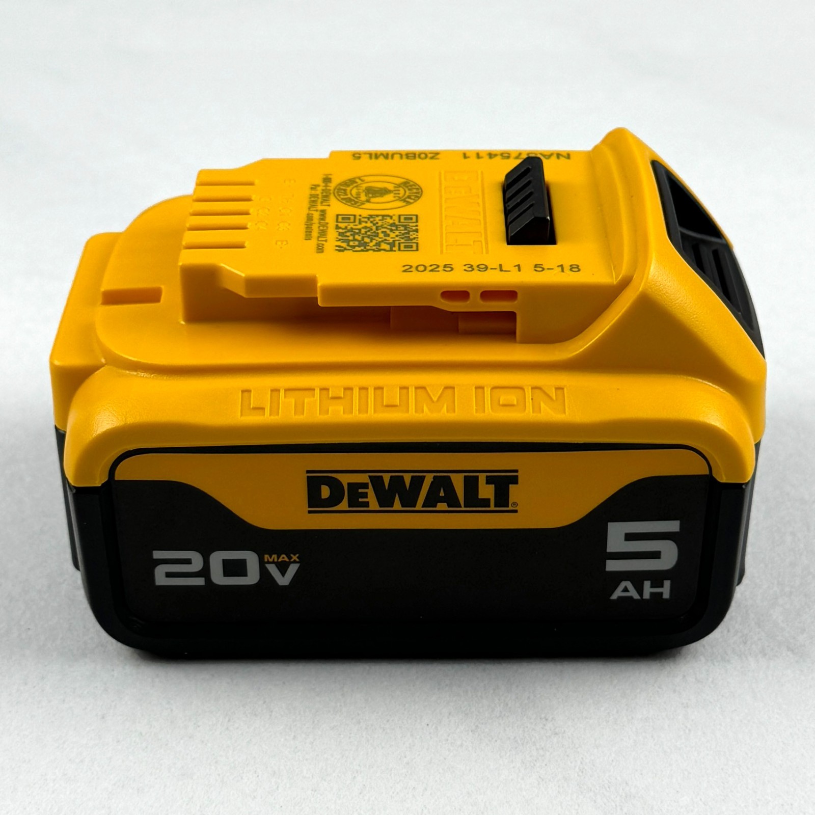 2 Pack DEWALT DCB205-2 20V MAX Premium Lithium-Ion 5.0Ah Battery