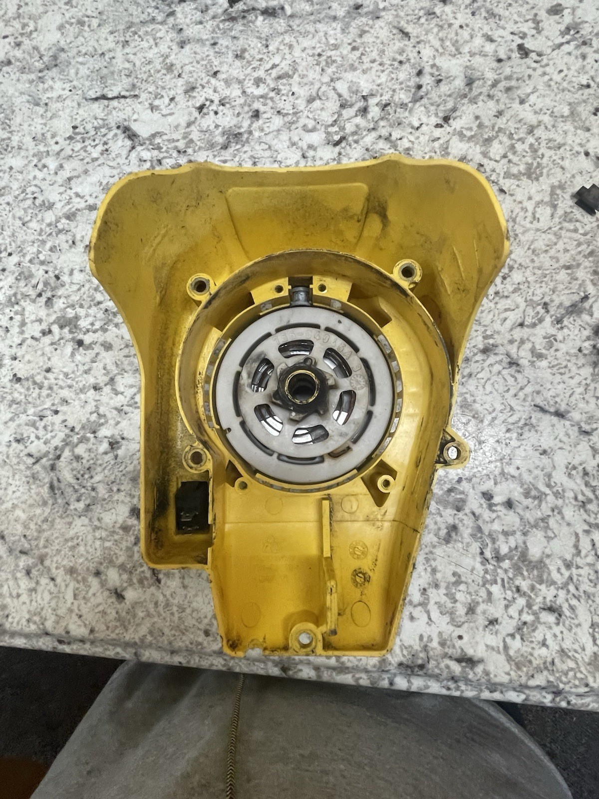 OEM Bolens BL100 31cc 17″ Weed Trimmer Clutch Cover Starter Assembly 731-05170