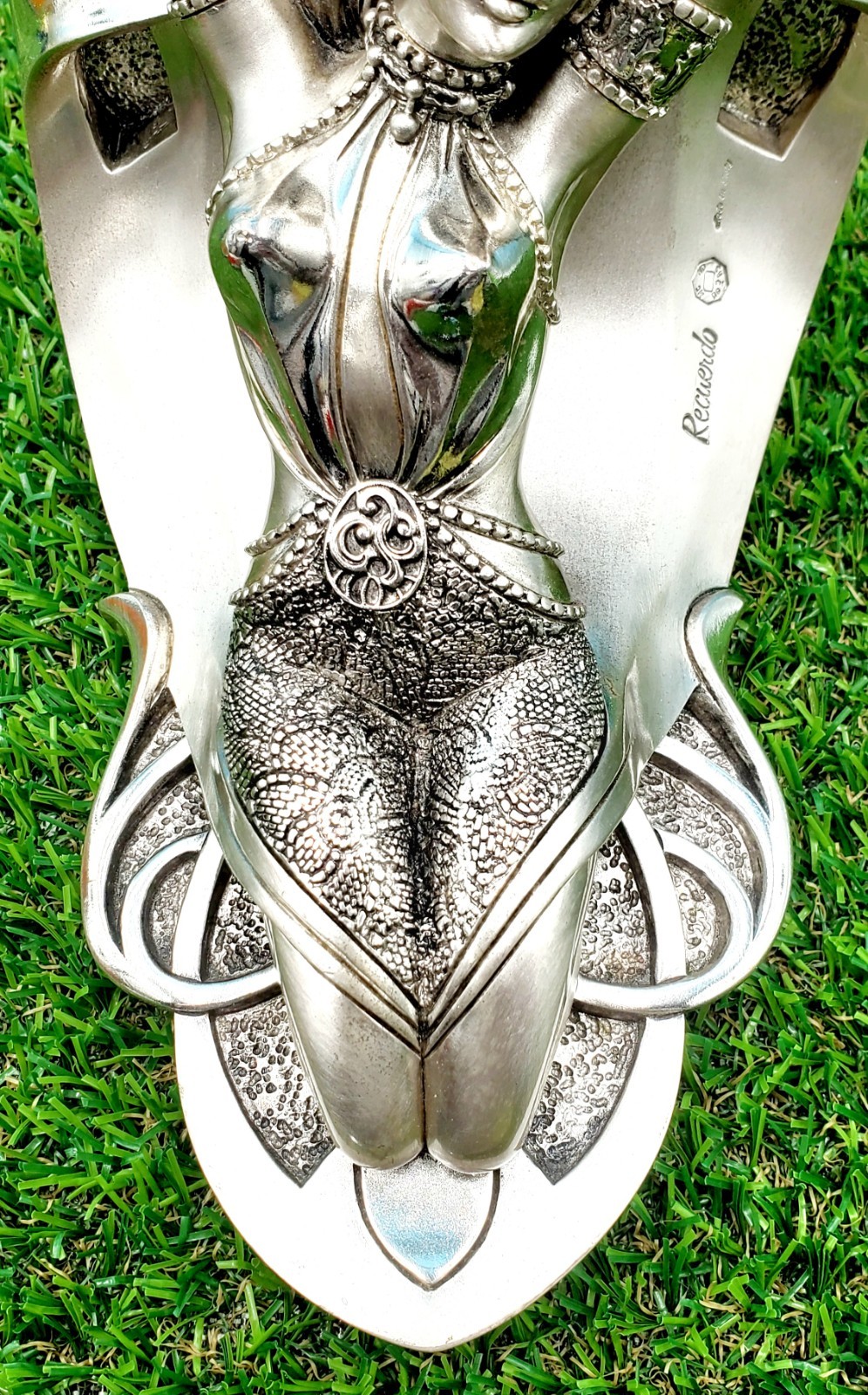 (1) Made In Italy Recuerdo Silver Painted 2.9lb Woman Bookend 7½”×7½”×5″ *FLAWS