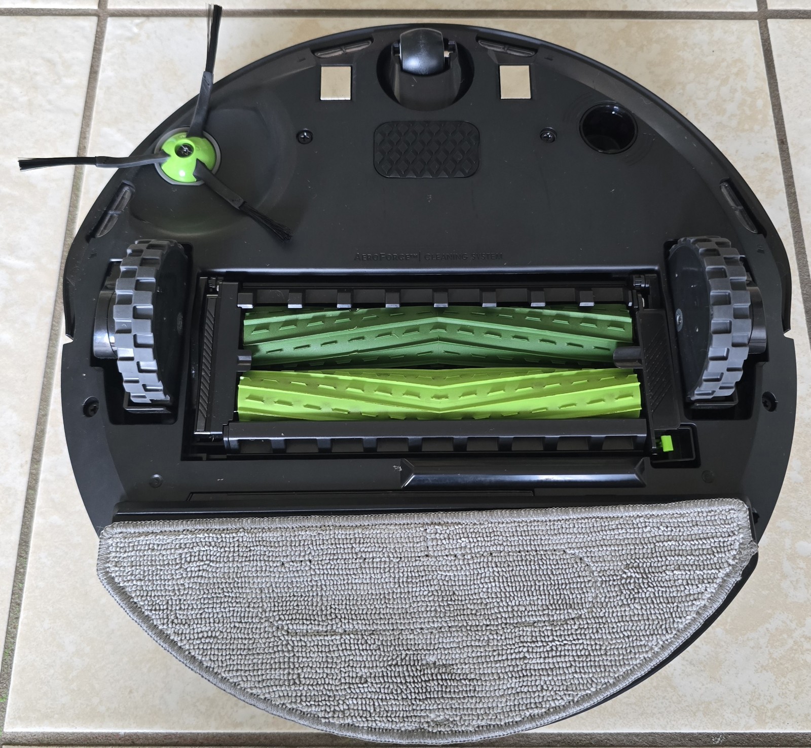 Robot Roomba J7 Robot Vacuum | Smart Mapping | Obstacle Avoidance | Black