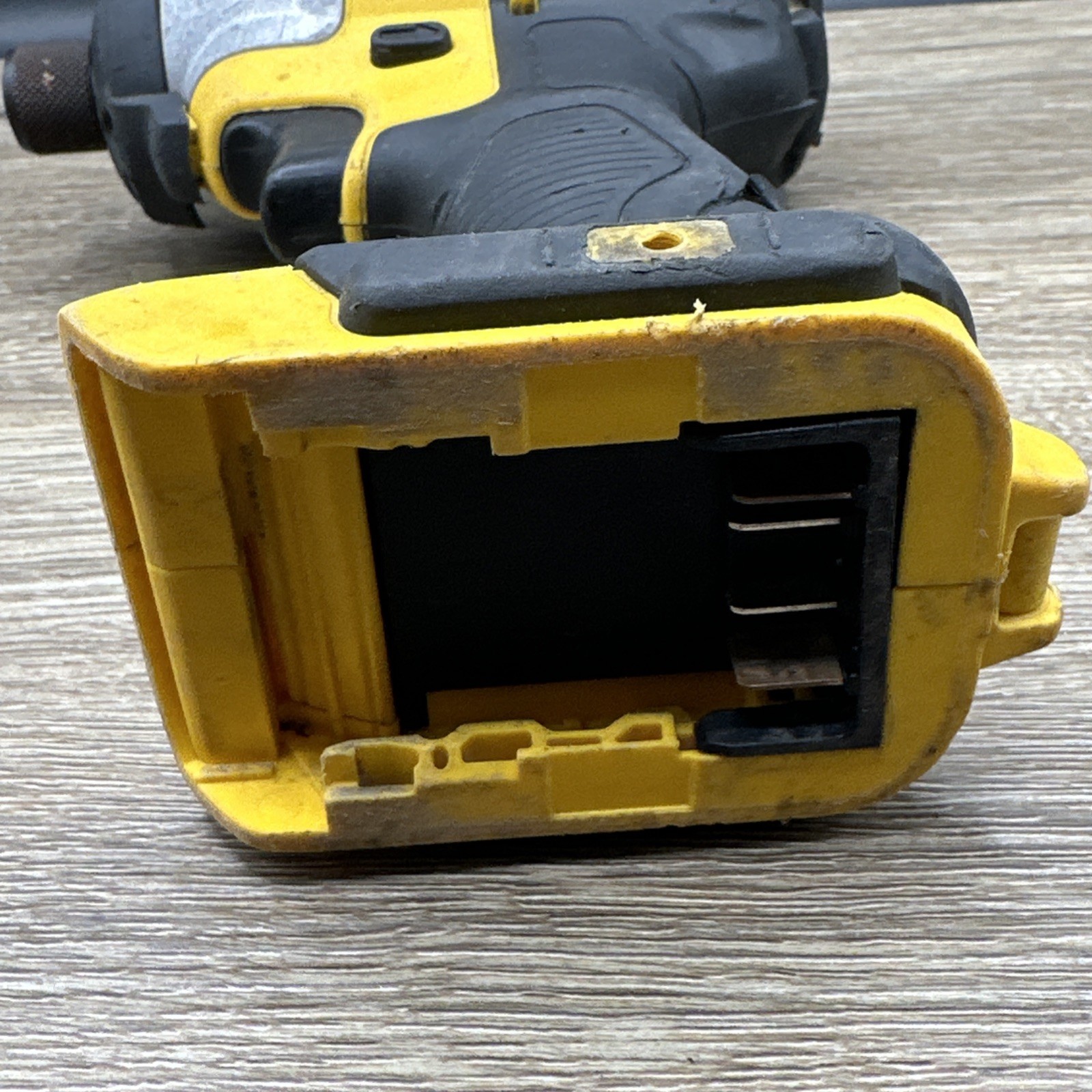 Dewalt DCF885 1/4 Impact Driver Drill Tool Only No Battery Or Charger