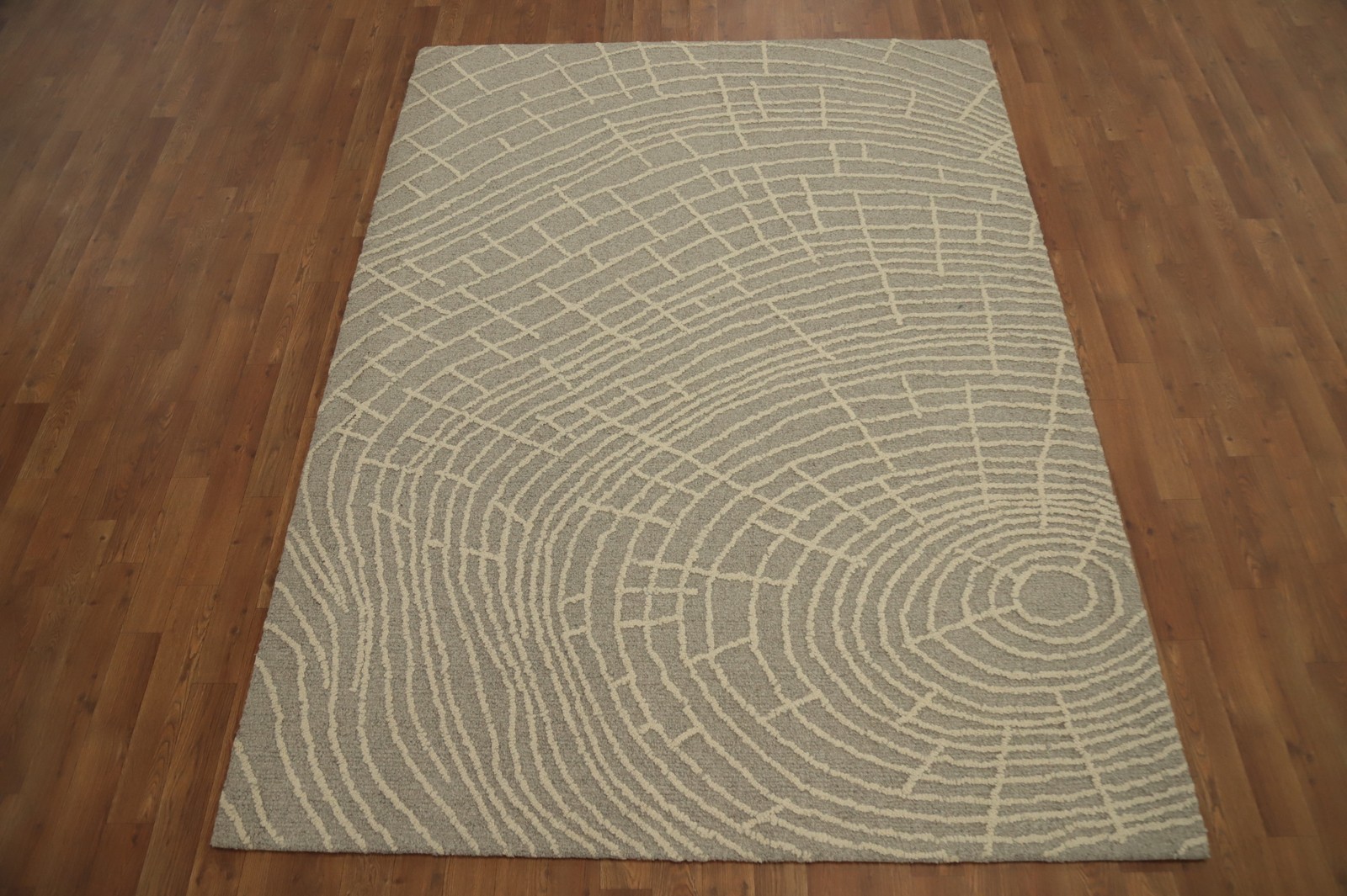 Modern Spiral Design Rug 5×7 Hand-Tufted Wool in Soft Grey Tones for Any Room