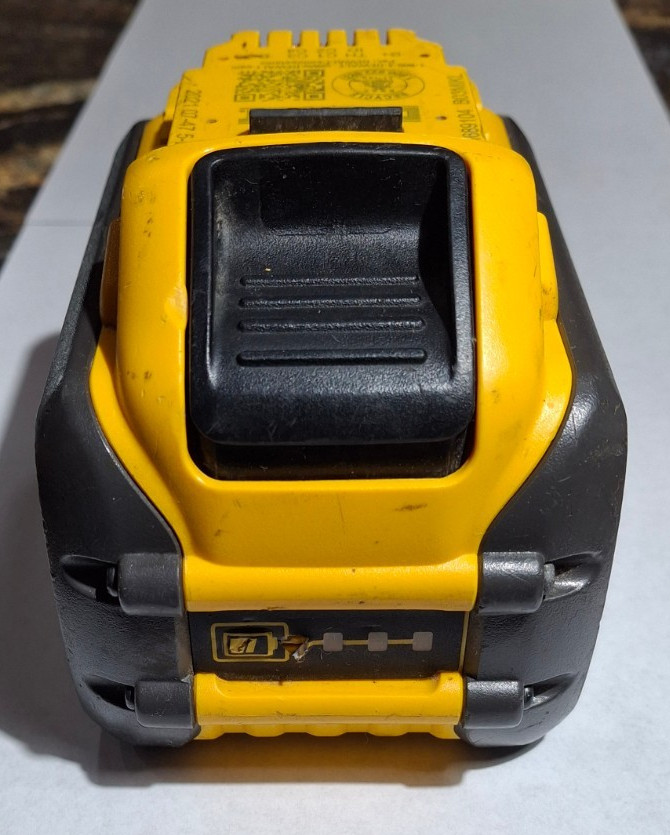 Dewalt Dcb609 Flexvolt 20v/60v 9AH Battery For Parts Or Repair