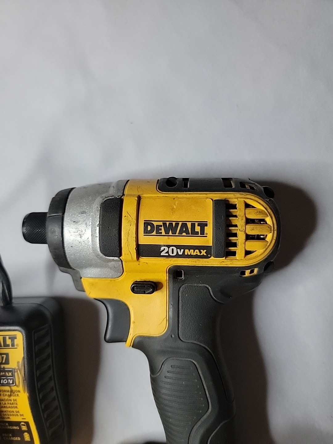 Dewalt DCF885 20V Cordless 1/4″ Impact Driver 20 Volt With Battery And Charger