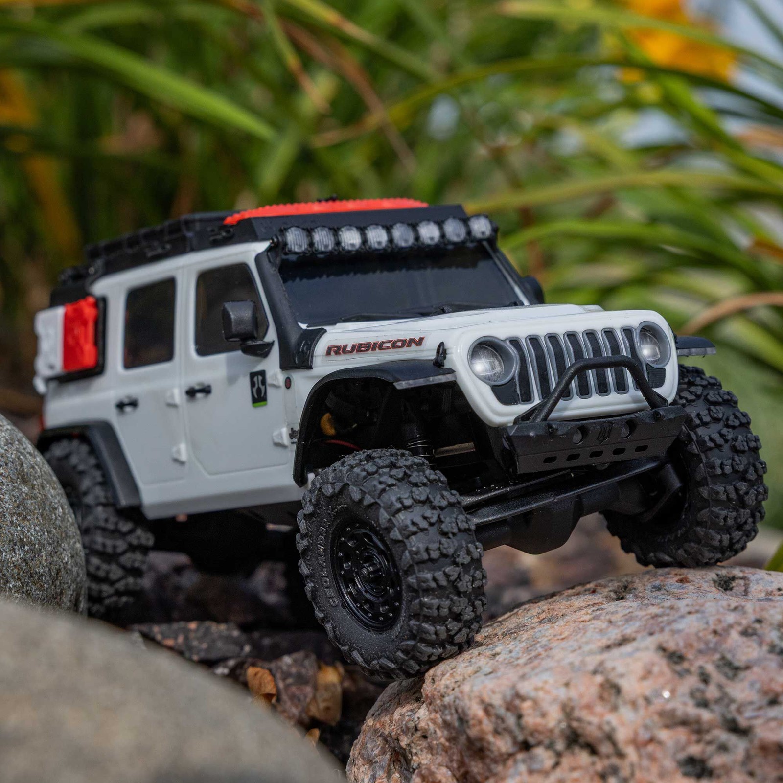 AXI-2261T Axial 1/30 SCX30 Jeep Wrangler JLU 4X4 RTR Brushed Rock Crawler (Batte