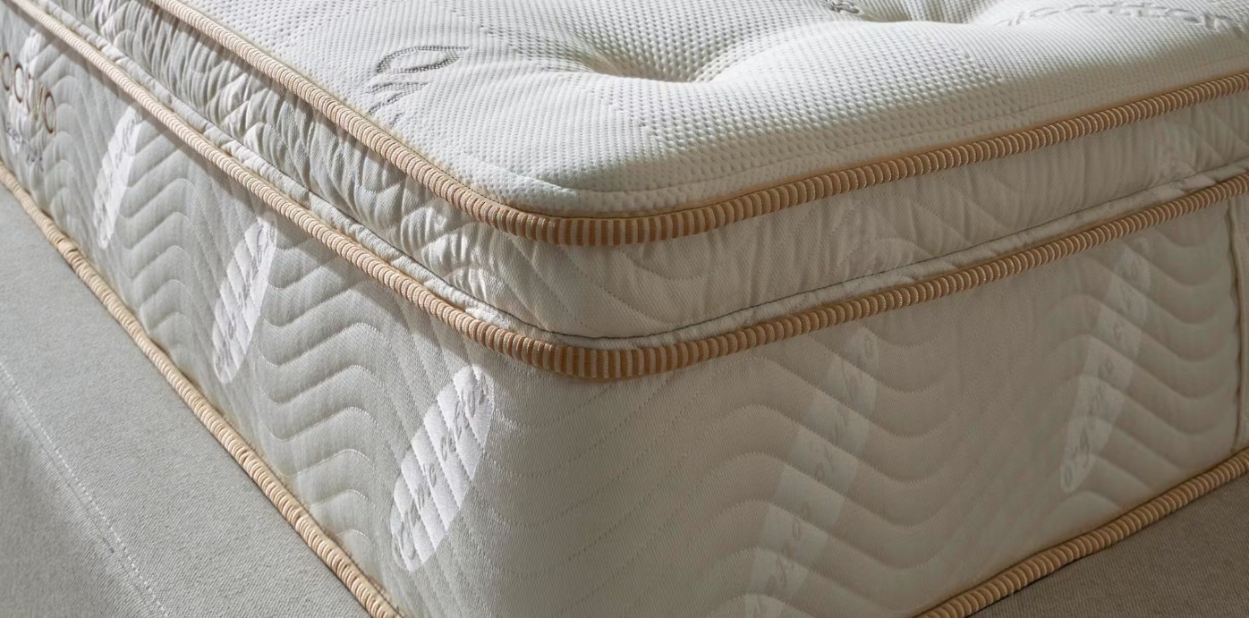 Saatva Latex Hybrid Organic Cotton USA Made Mattress