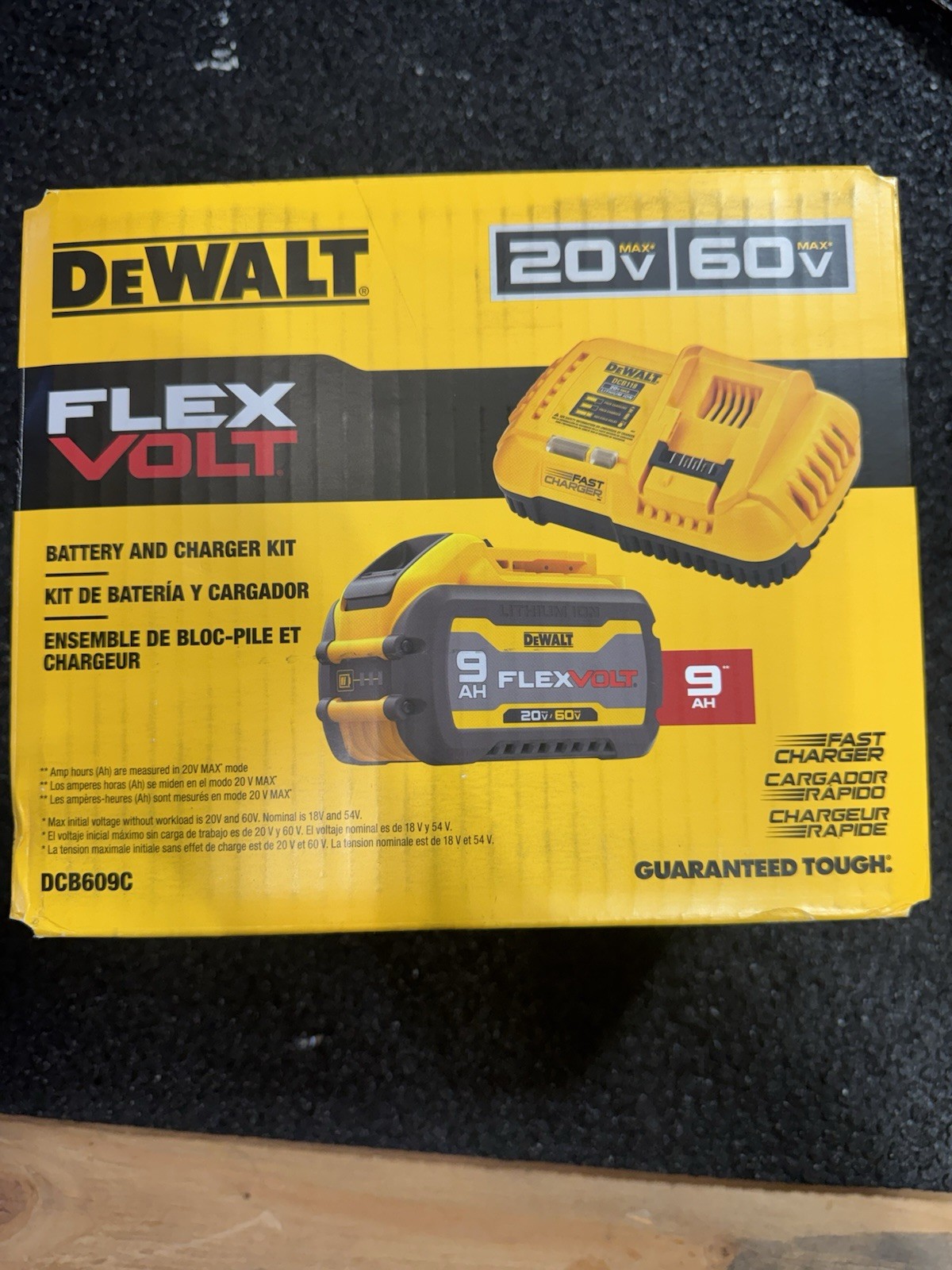 DeWalt 20V/60V MAX FLEXVOLT Lithium-Ion 9Ah Battery Charger Starter Kit DCB609C
