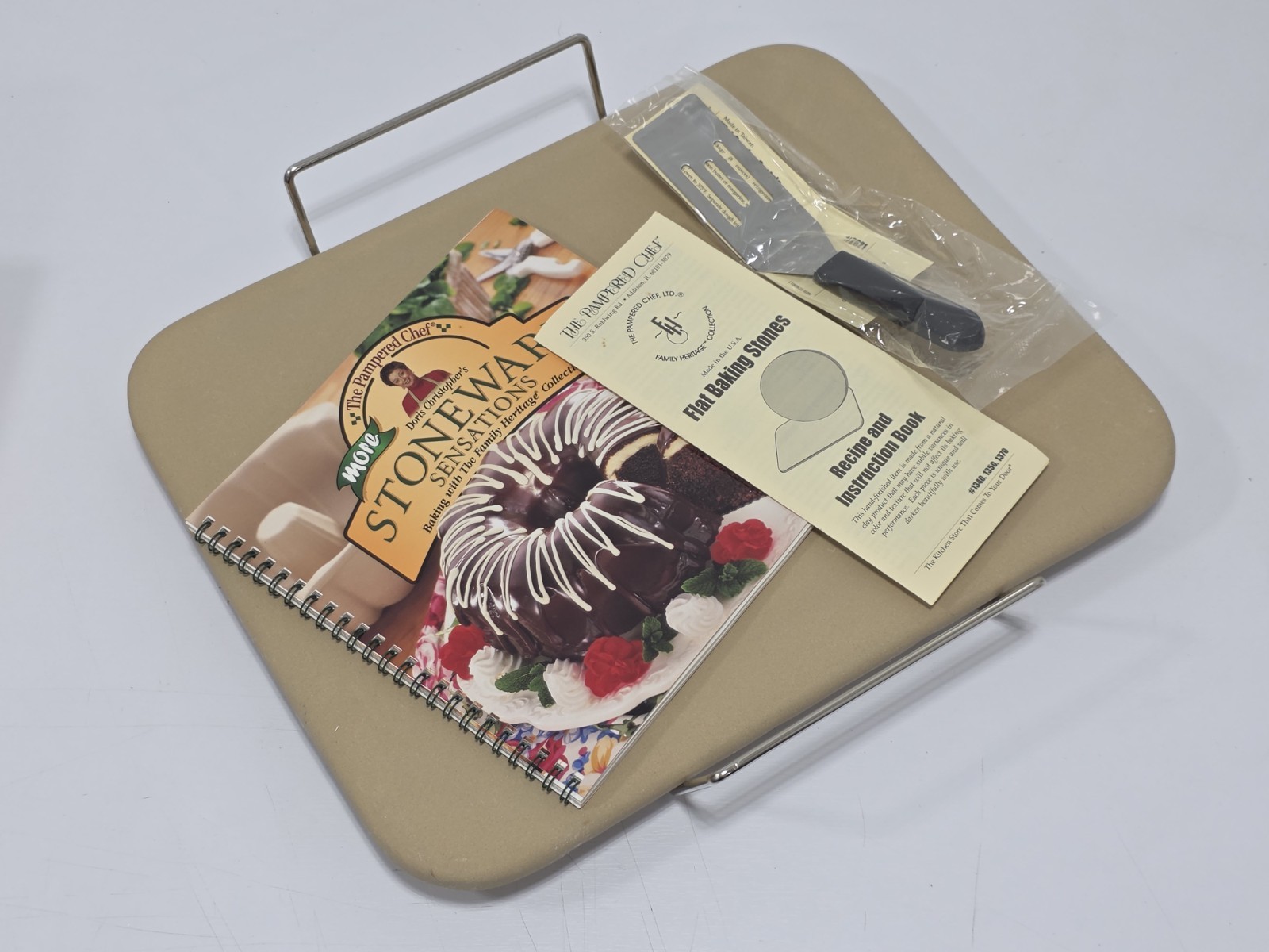 Pampered Chef #2060 Gift Set 15″x13″ Rectangle Stone & Acc.