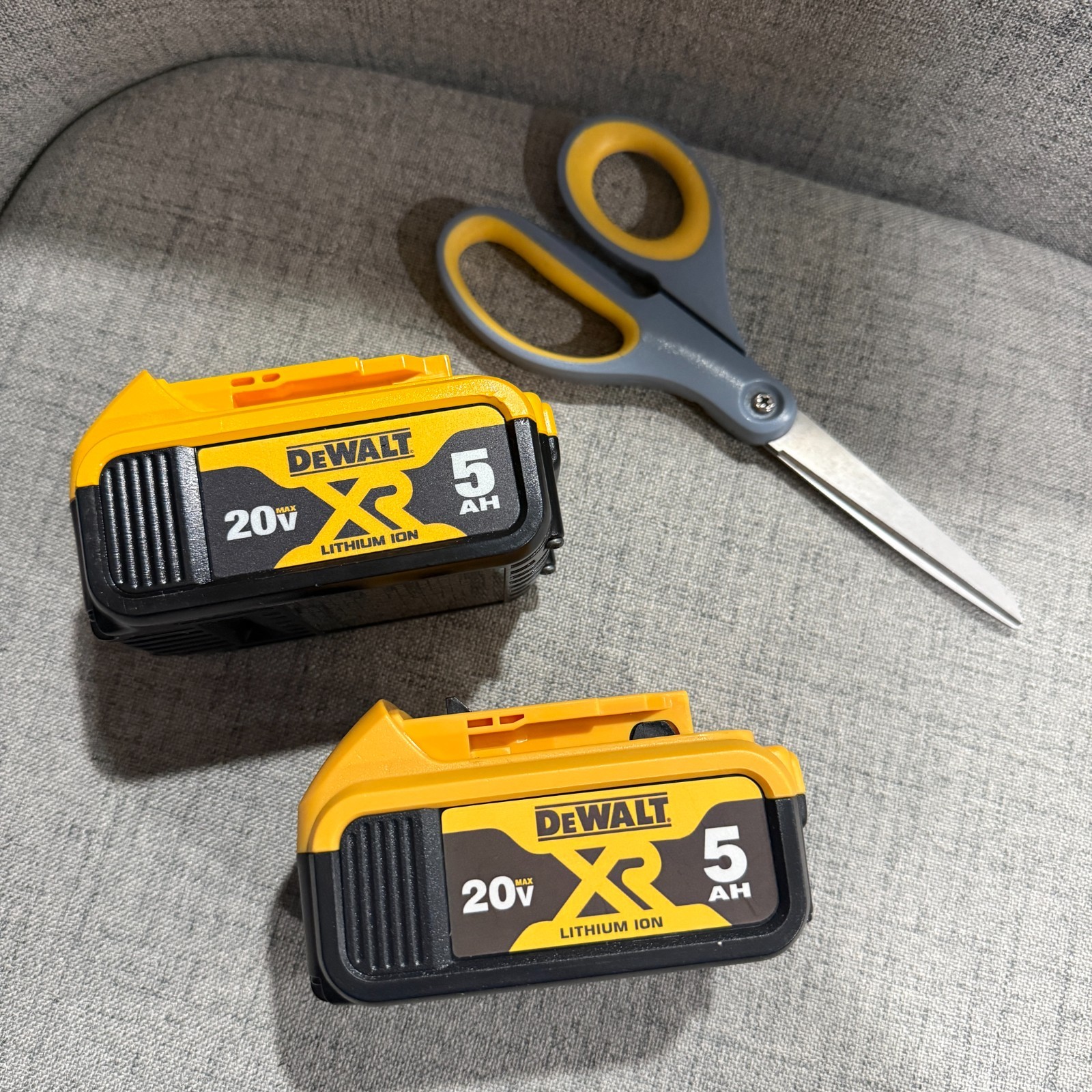 Dewalt DCB205 20 V Compact Power Tool Battery * Pack of 2