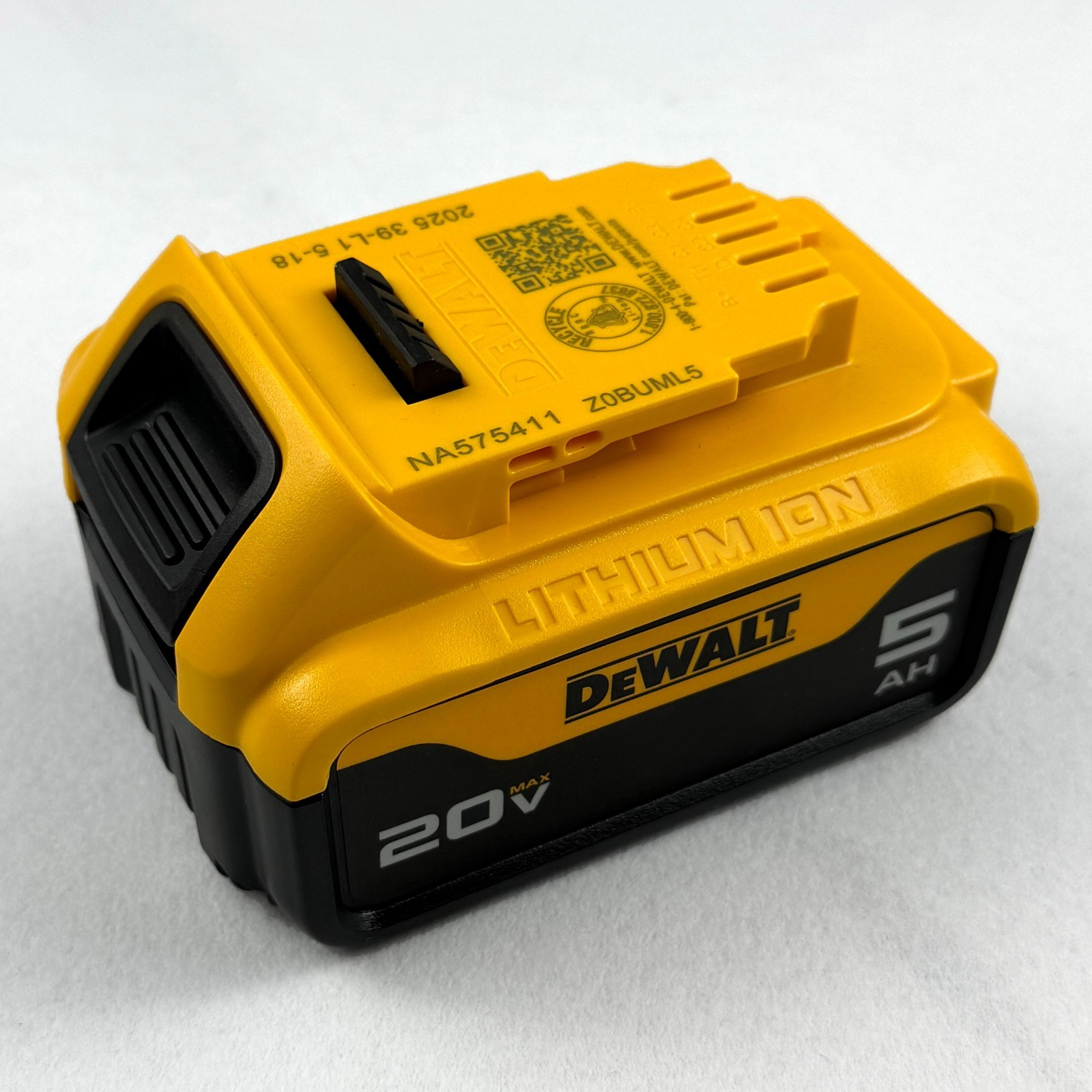 2 Pack DEWALT DCB205-2 20V MAX Premium Lithium-Ion 5.0Ah Battery