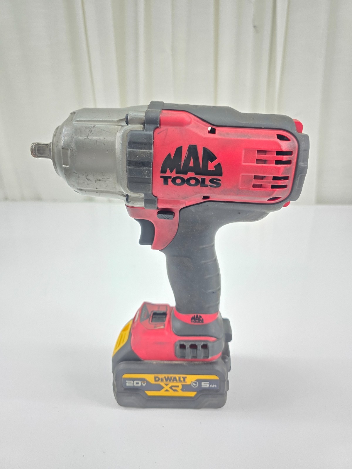 Mac tools BWP152 1/2” Brushless 3-speed Impact + Dewalt 20V 5AH Battery + Charge