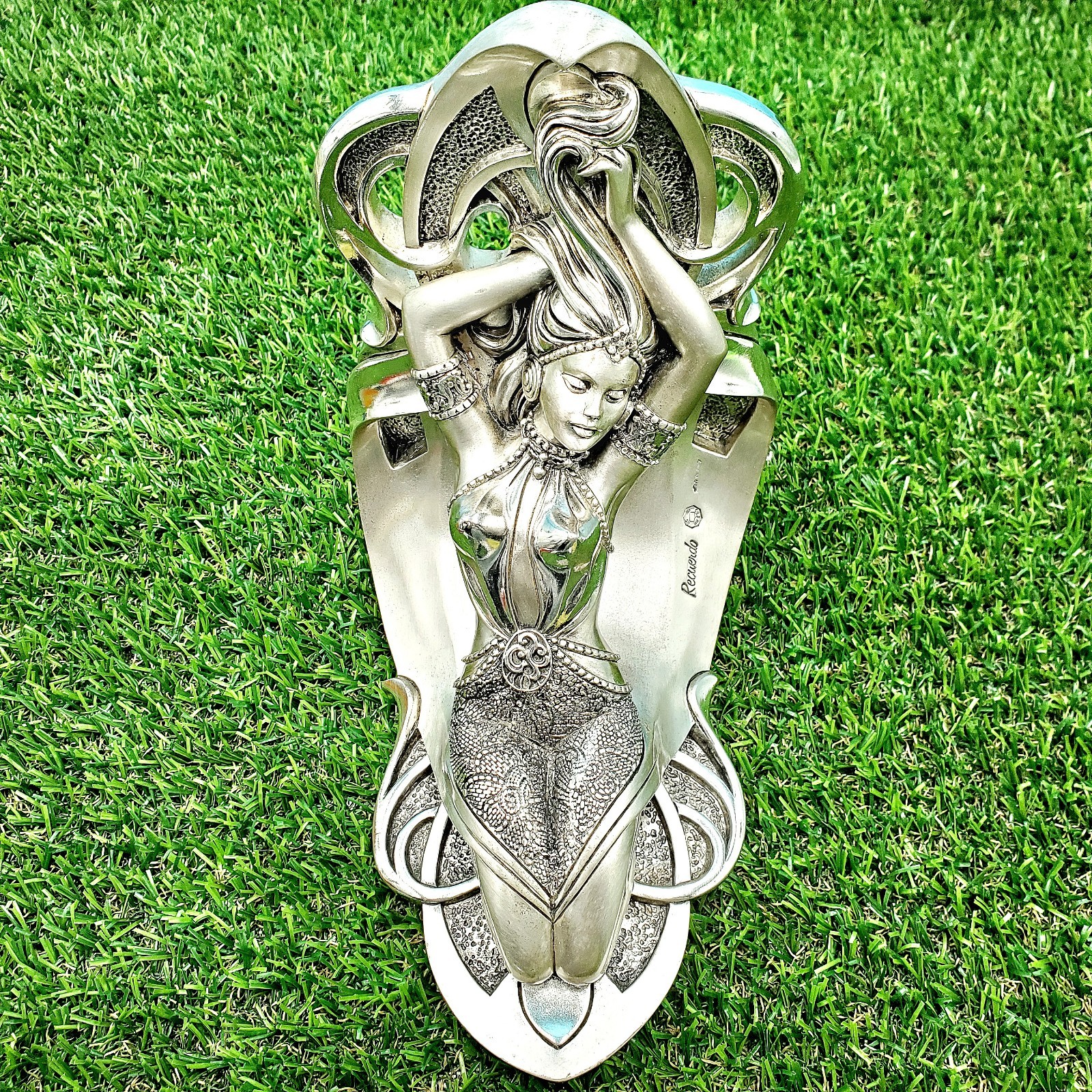 (1) Made In Italy Recuerdo Silver Painted 2.9lb Woman Bookend 7½”×7½”×5″ *FLAWS