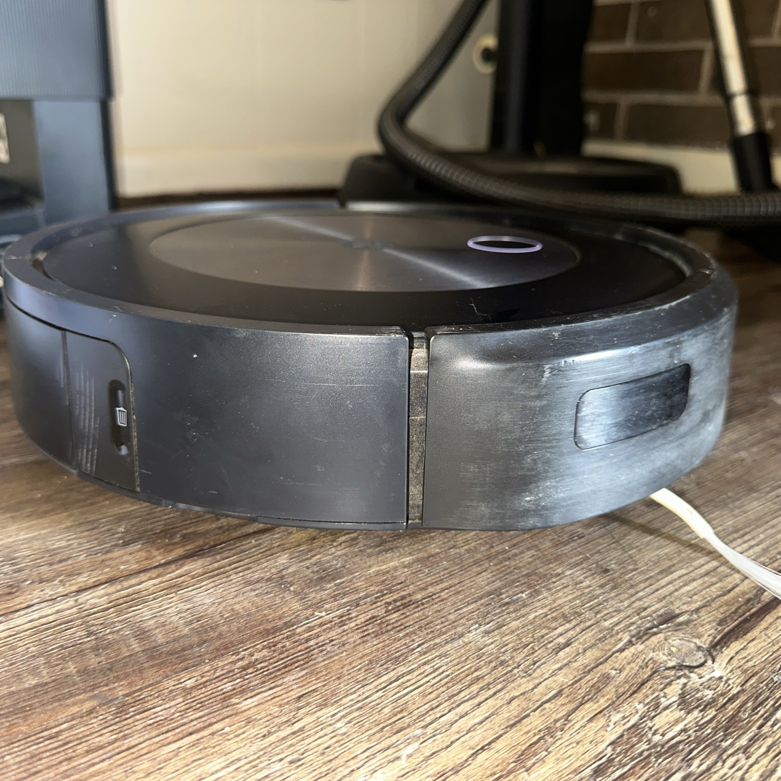 IRobot Roomba J7+ Wi-Fi Self-Empty Robot Vacuum (j7550)(RVE-Y1)