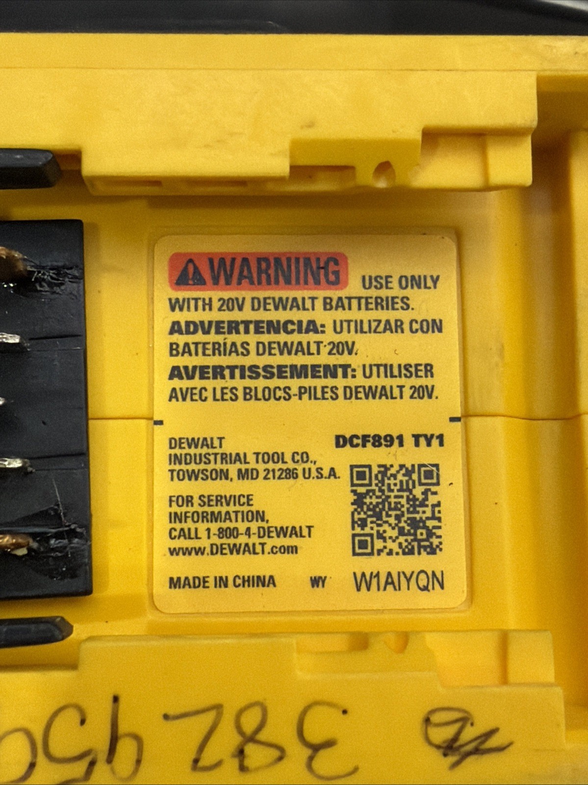 DEWALT DCF891 20V MAX XR 1/2″ Mid-Range Impact Wrench -Hog Ring with 5Ah Battery