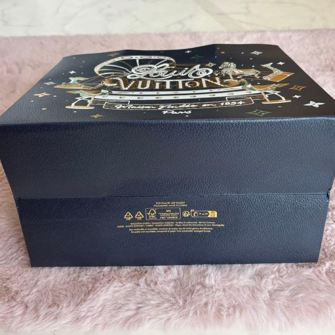 LOUIS VUITTON 2024 Holiday Gift Shopping Bag Limited 8.3 in×9.8 in×5.9 in JP