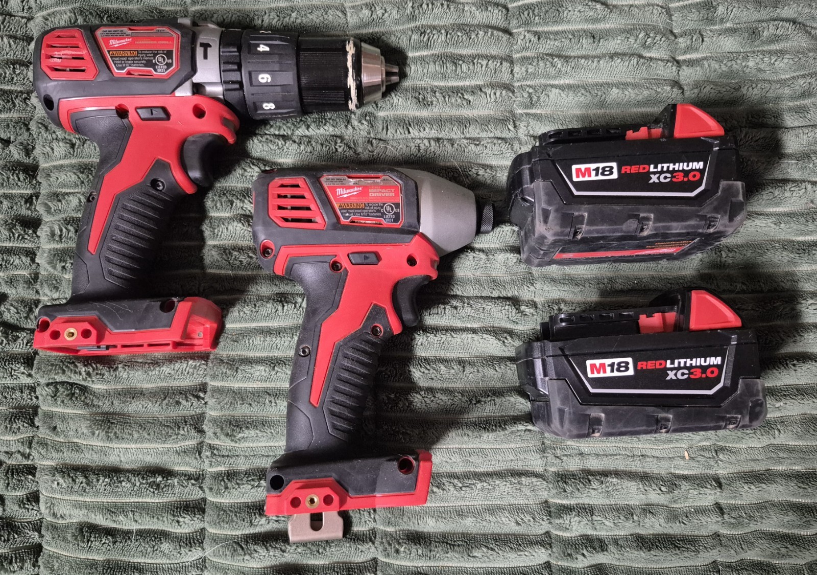 Milwaukee 2607-20 Hammer Drill & 2656-20 1/4″ Impact Driver W/2 XC 3.0 Batteries