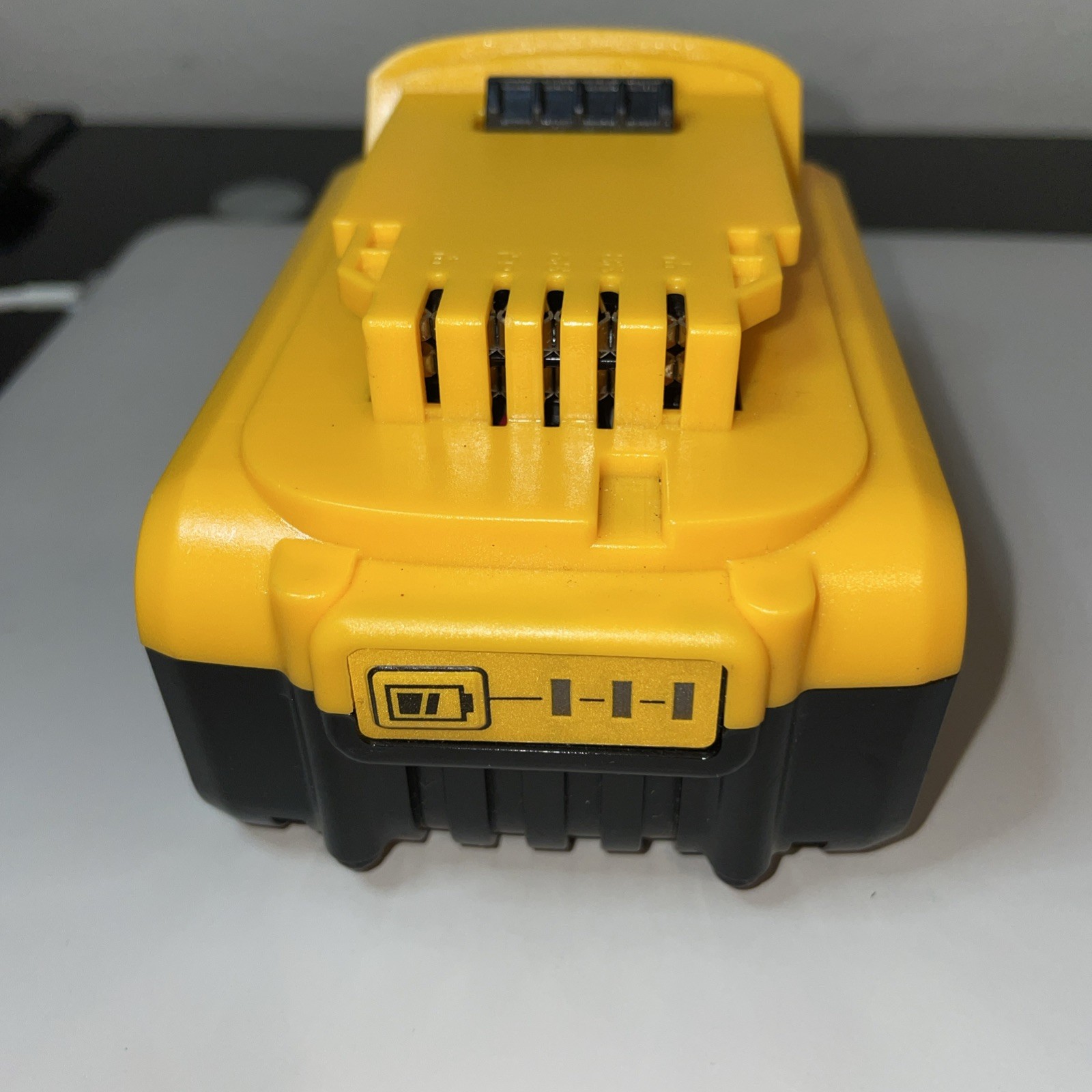 8000mAh Battery Compatible with Dewalt 20V DCB200 DCB206 DCB207 DCB201