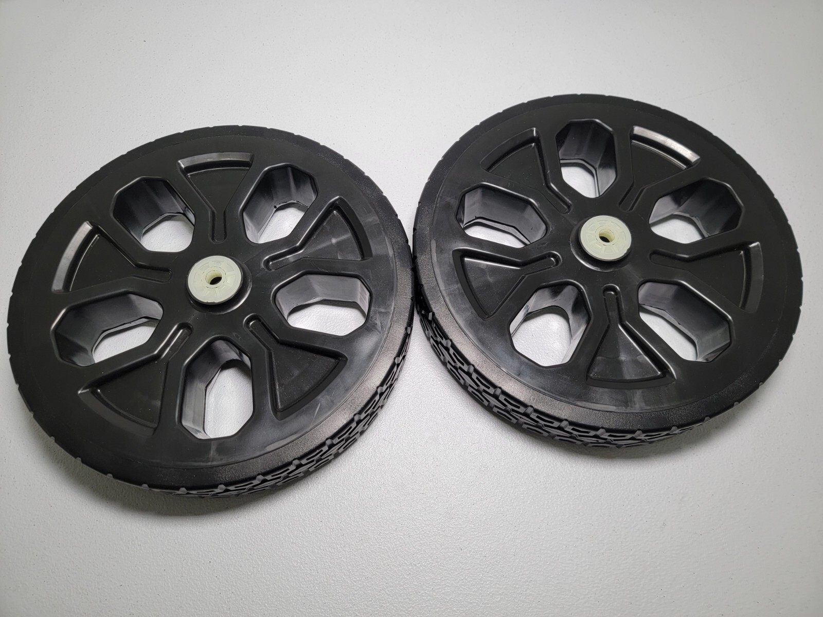 Black and Decker MM2000 Mower Back Wheels