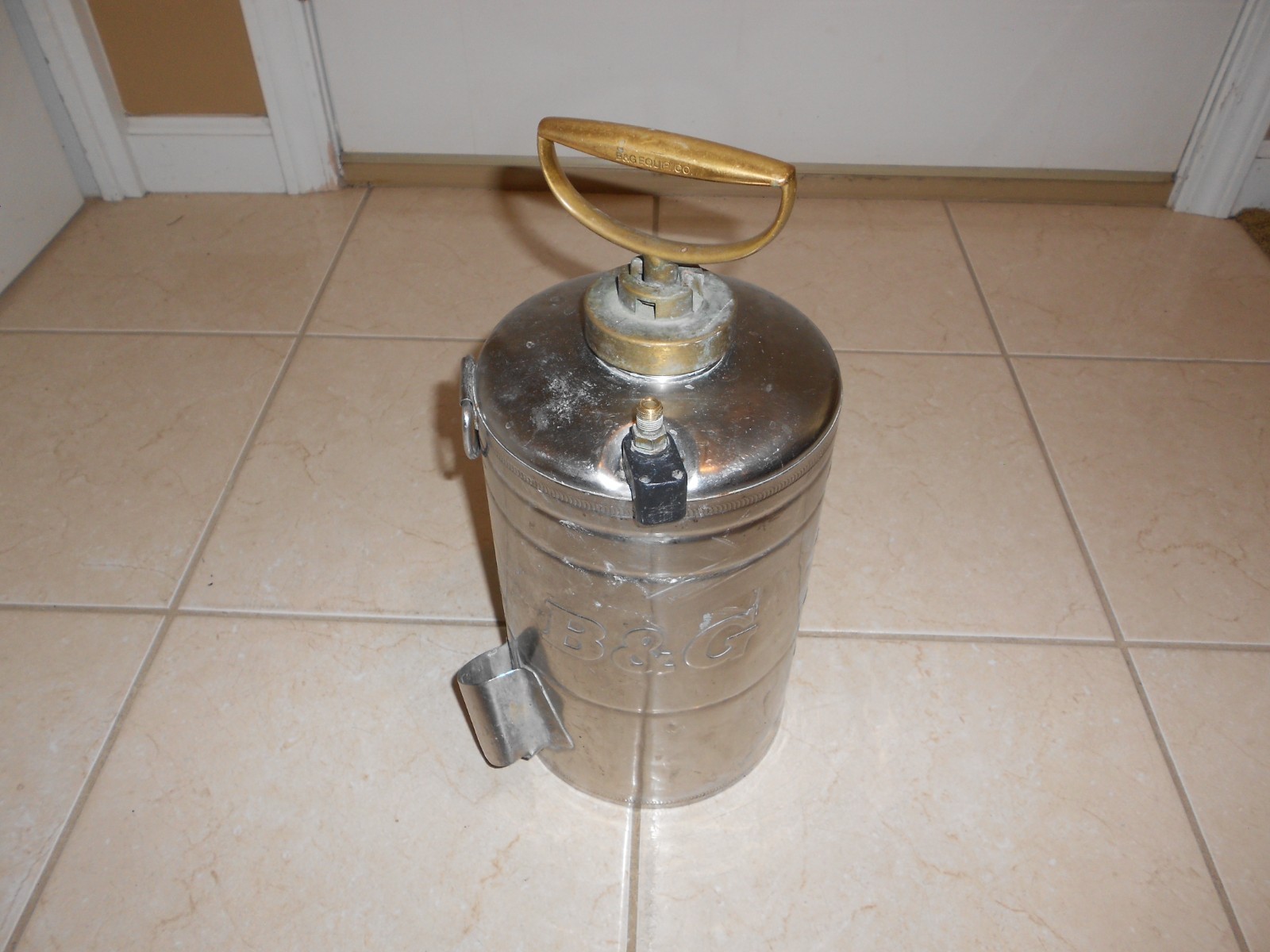 B & G 1 GALLON SPRAYER TANK AND PUMP PESTICIDE SPRAYER