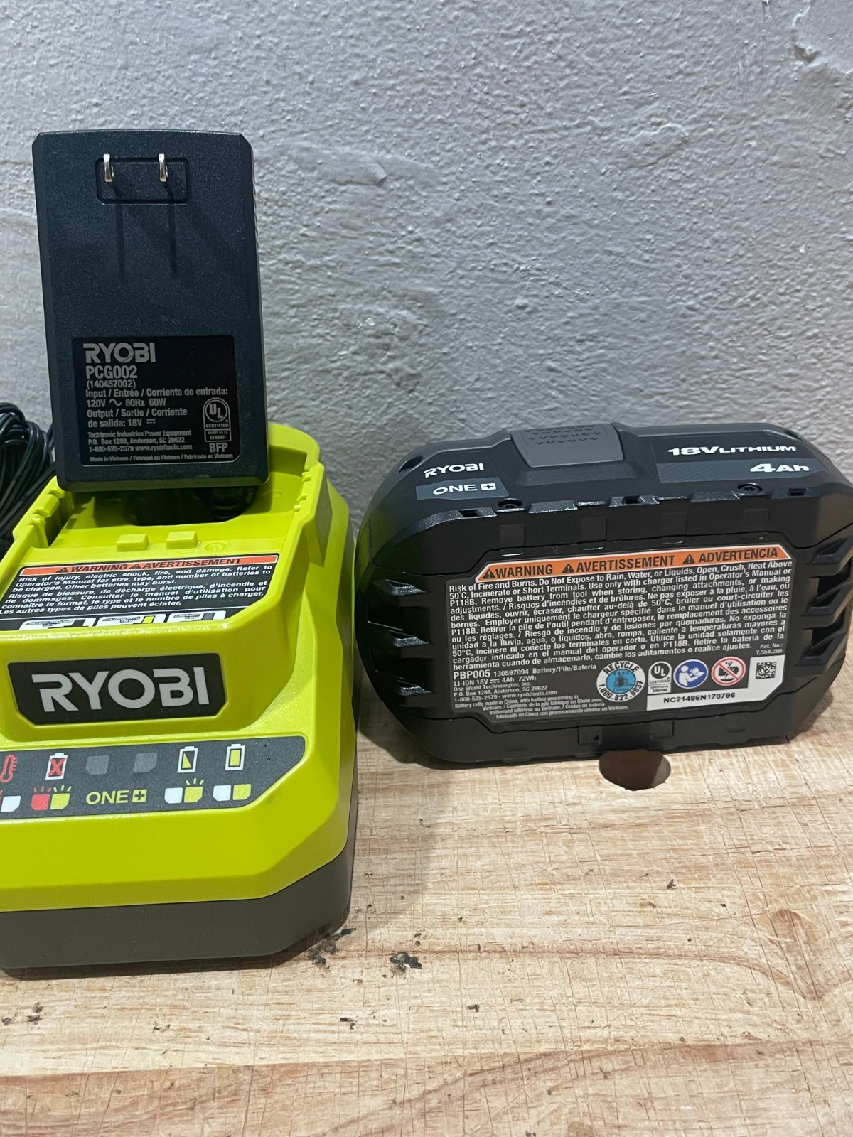Ryobi Start Kit 4.0 Ah Battery MODEL PBP005 & Charger PCG002