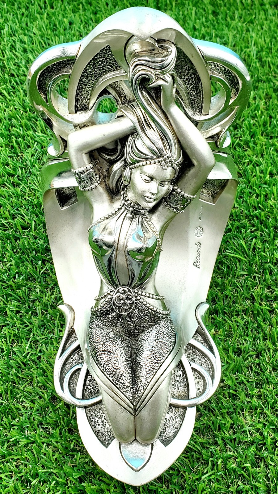 (1) Made In Italy Recuerdo Silver Painted 2.9lb Woman Bookend 7½”×7½”×5″ *FLAWS