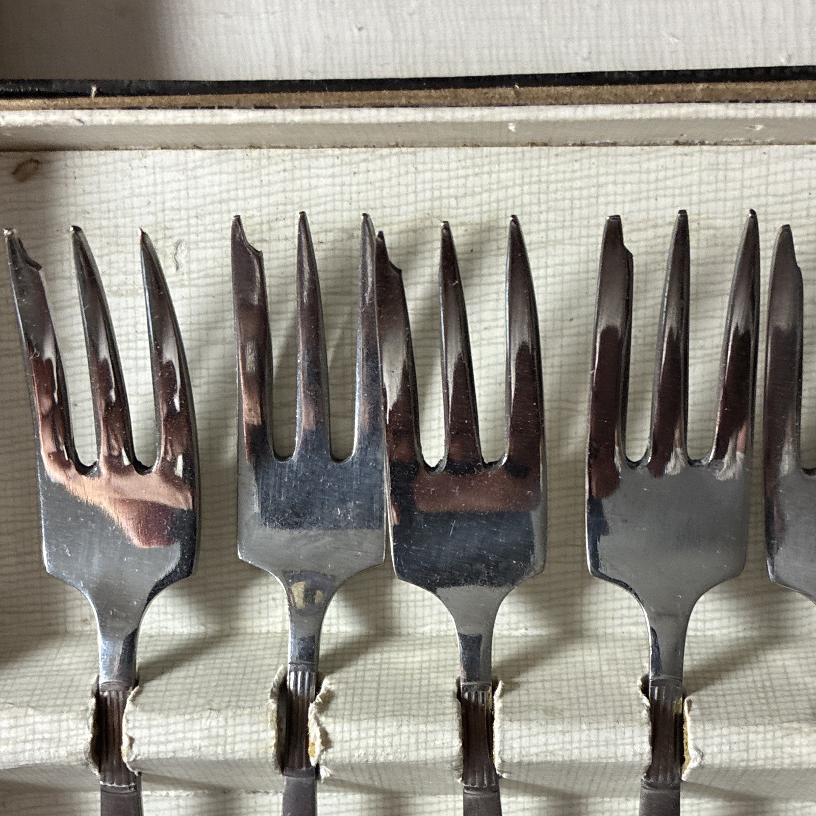 Sola-Massief 12pc Flatware Set w/ Case, Hammered Silver Metal, Service 6