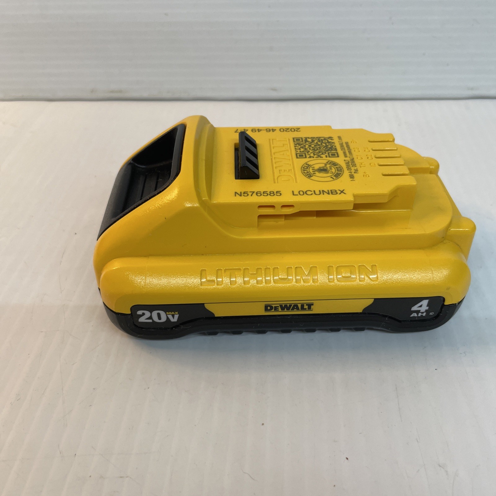 DEWALT 20V MAX Lithium-Ion 4.0Ah Battery – Charger NOT included – Pre Owned
