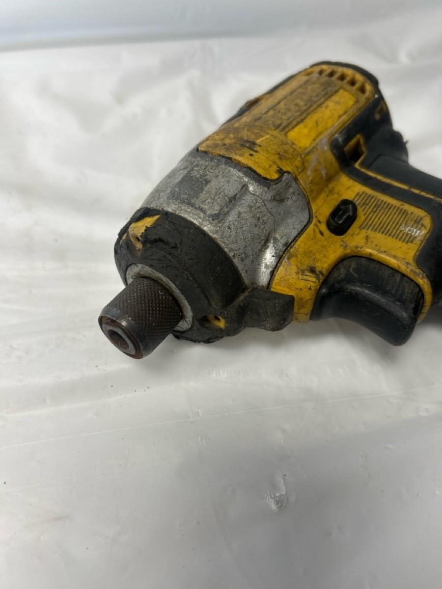 DEWALT IMPACT DRIVER DCF885 (P23013587)