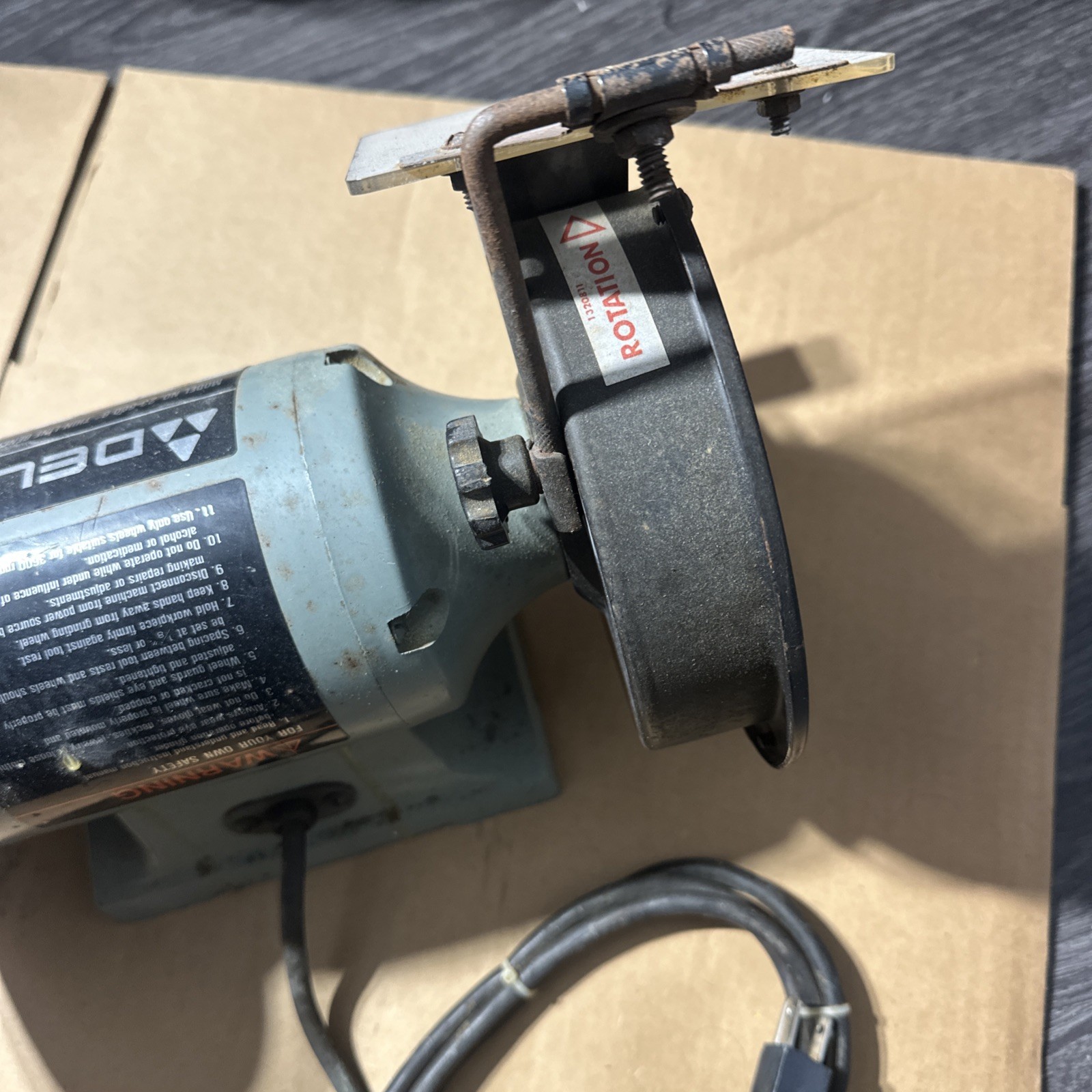 Delta Bench Grinder Model 23-660-6″ Thin Line 1/5 HP 3450 RPM – Works Great
