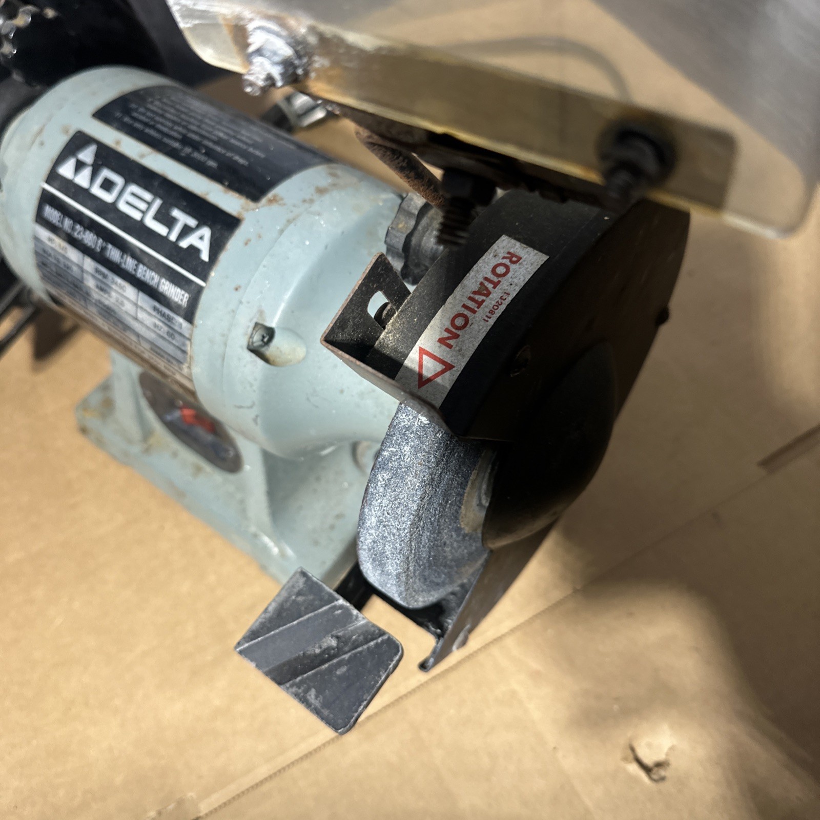 Delta Bench Grinder Model 23-660-6″ Thin Line 1/5 HP 3450 RPM – Works Great