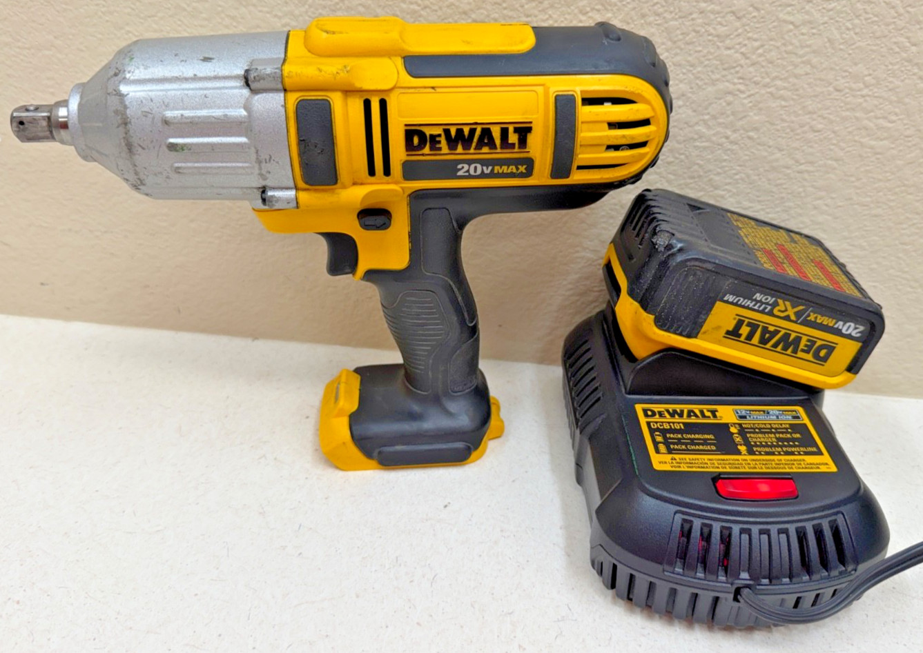 Dewalt Impact Wrench DCF889 W/Battery DCB204 & Charger DCB101