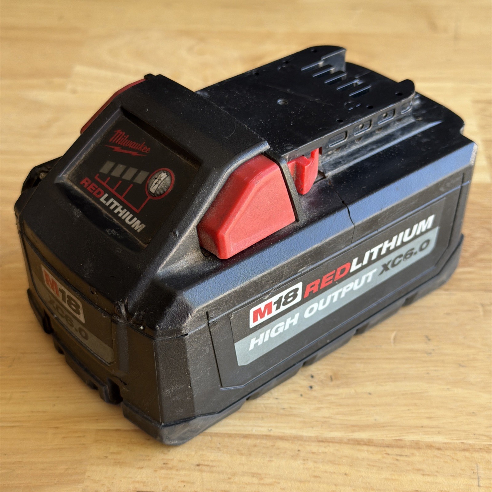 Milwaukee Tools Battery Pack M18 6ah High Output 48-11-1865 PARTS OR REPAIR READ
