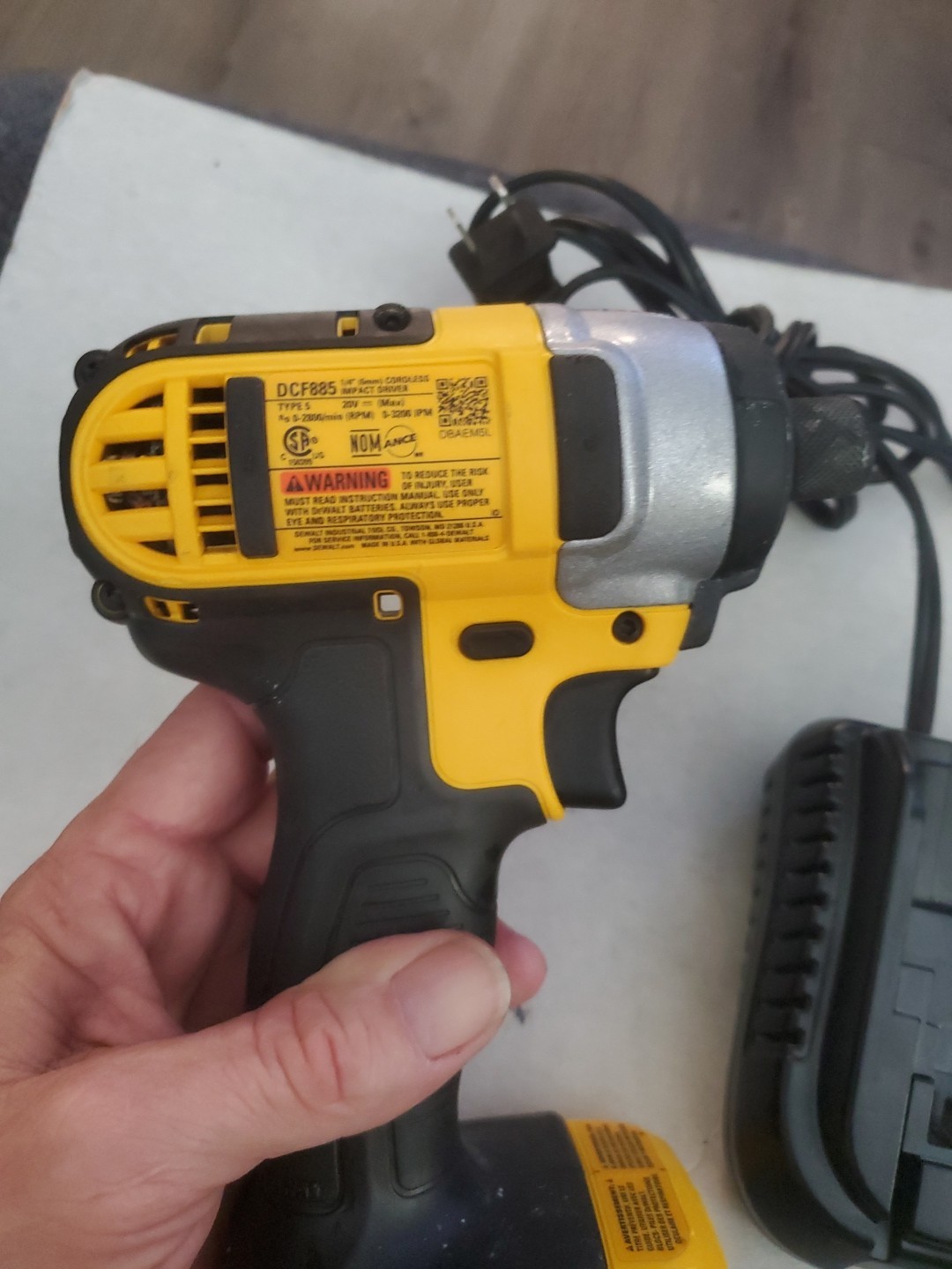 DEWALT 20 Volt 1/4 Impact Driver And Battery Charger