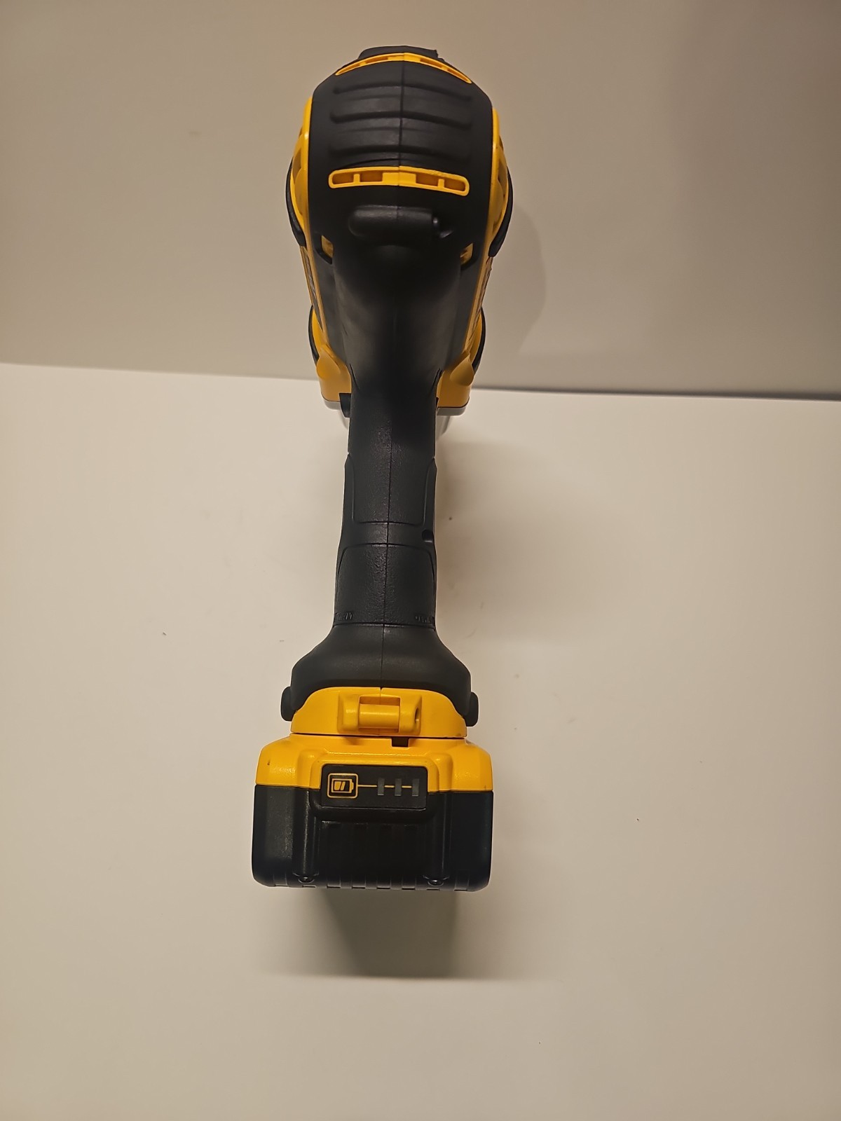 DEWALT DCF889 20V CORDLESS 1/2″ IMPACT WRENCH & 5Ah BATTERY EXCELLENT CONDITION!