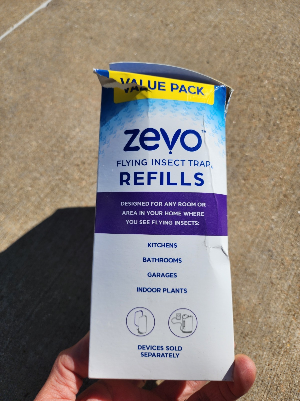 Zevo Flying Insect Trap Fly Trap 4 Refill (4 Total Cartridges) NEW TORN PACKAGE