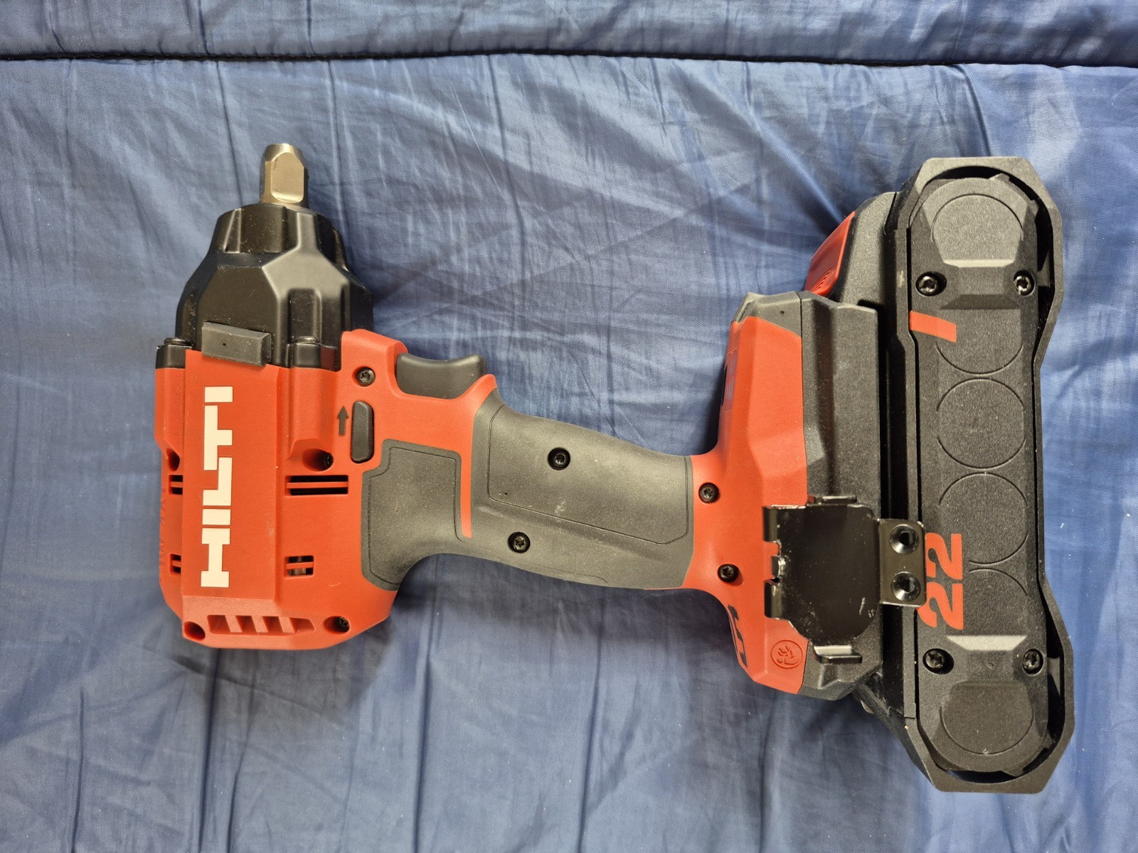 Hilti SIW 4AT-22 22V Impact Driver Kit w/ 2.6Ah Li-Ion Battery & Charger